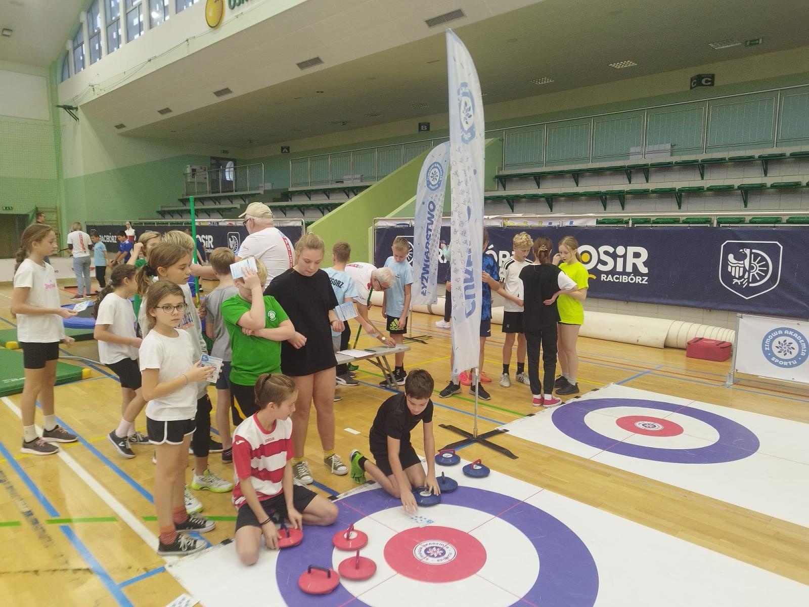Zdjęcie w galerii na portalu naszraciborz.pl: Skoczek narciarski Jakub Kot gościem zimowej akademii w Raciborzu wiadomości z regionu