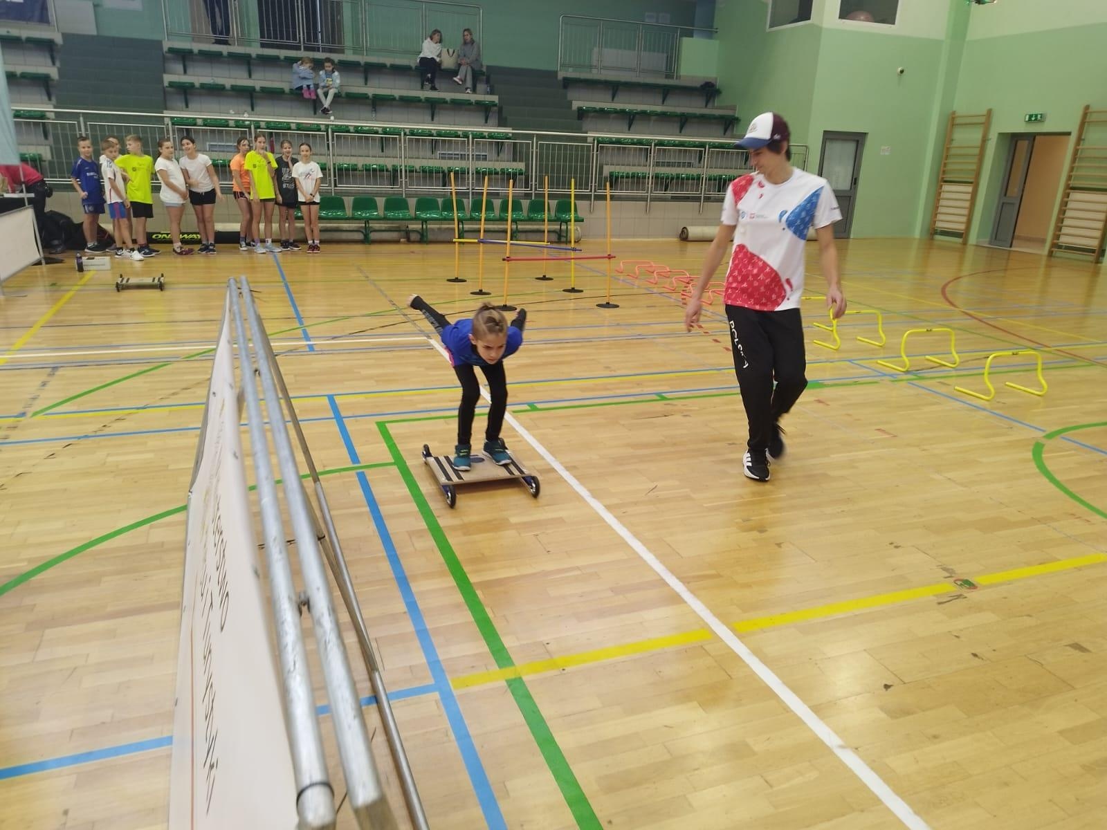 Zdjęcie w galerii na portalu naszraciborz.pl: Skoczek narciarski Jakub Kot gościem zimowej akademii w Raciborzu wiadomości z regionu