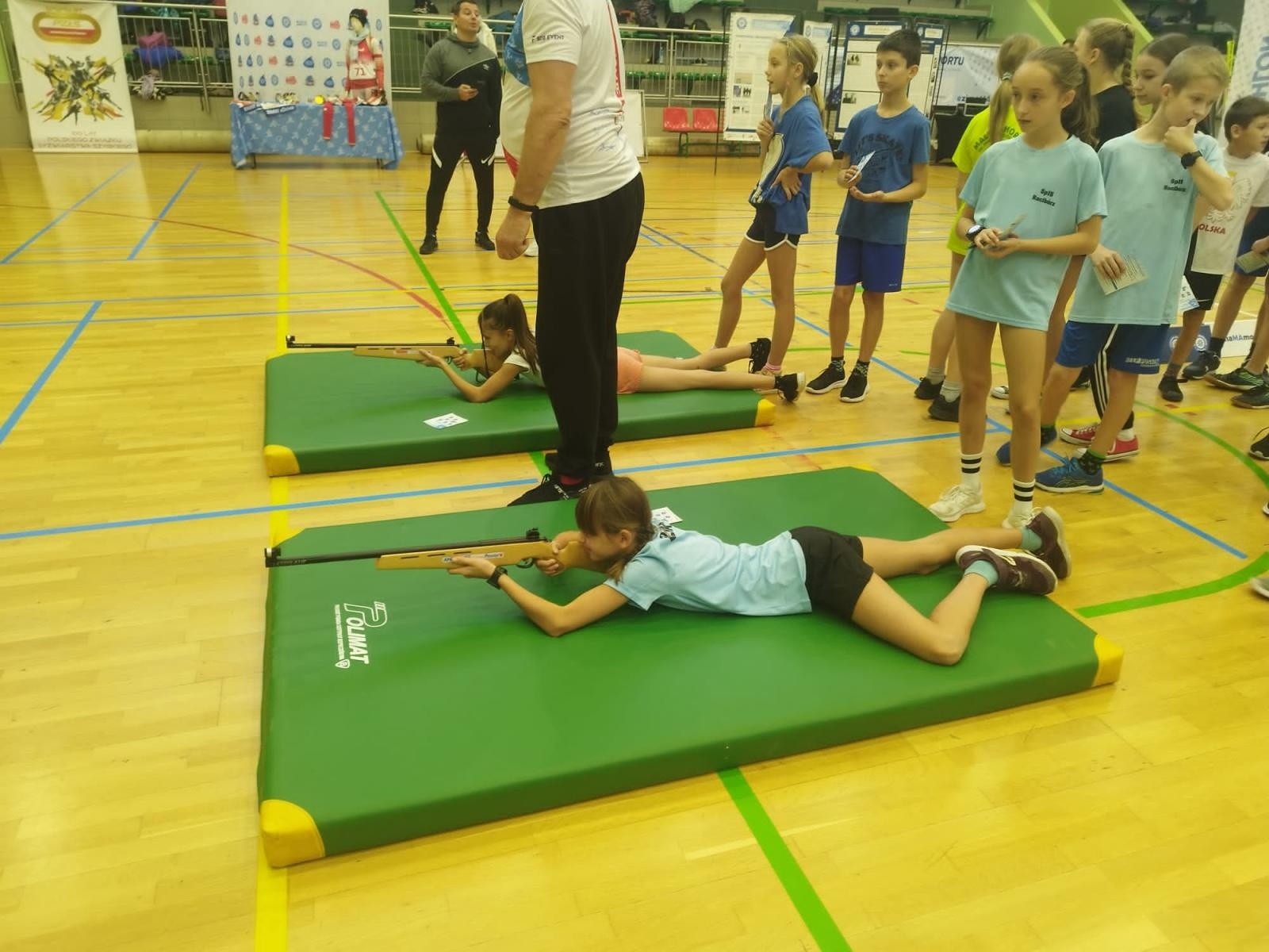 Zdjęcie w galerii na portalu naszraciborz.pl: Skoczek narciarski Jakub Kot gościem zimowej akademii w Raciborzu wiadomości z regionu