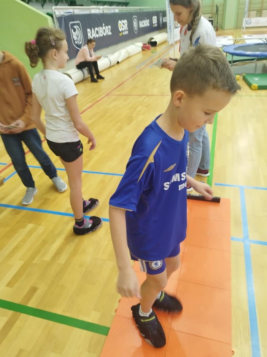 Zdjęcie w galerii na portalu naszraciborz.pl: Skoczek narciarski Jakub Kot gościem zimowej akademii w Raciborzu wiadomości z regionu