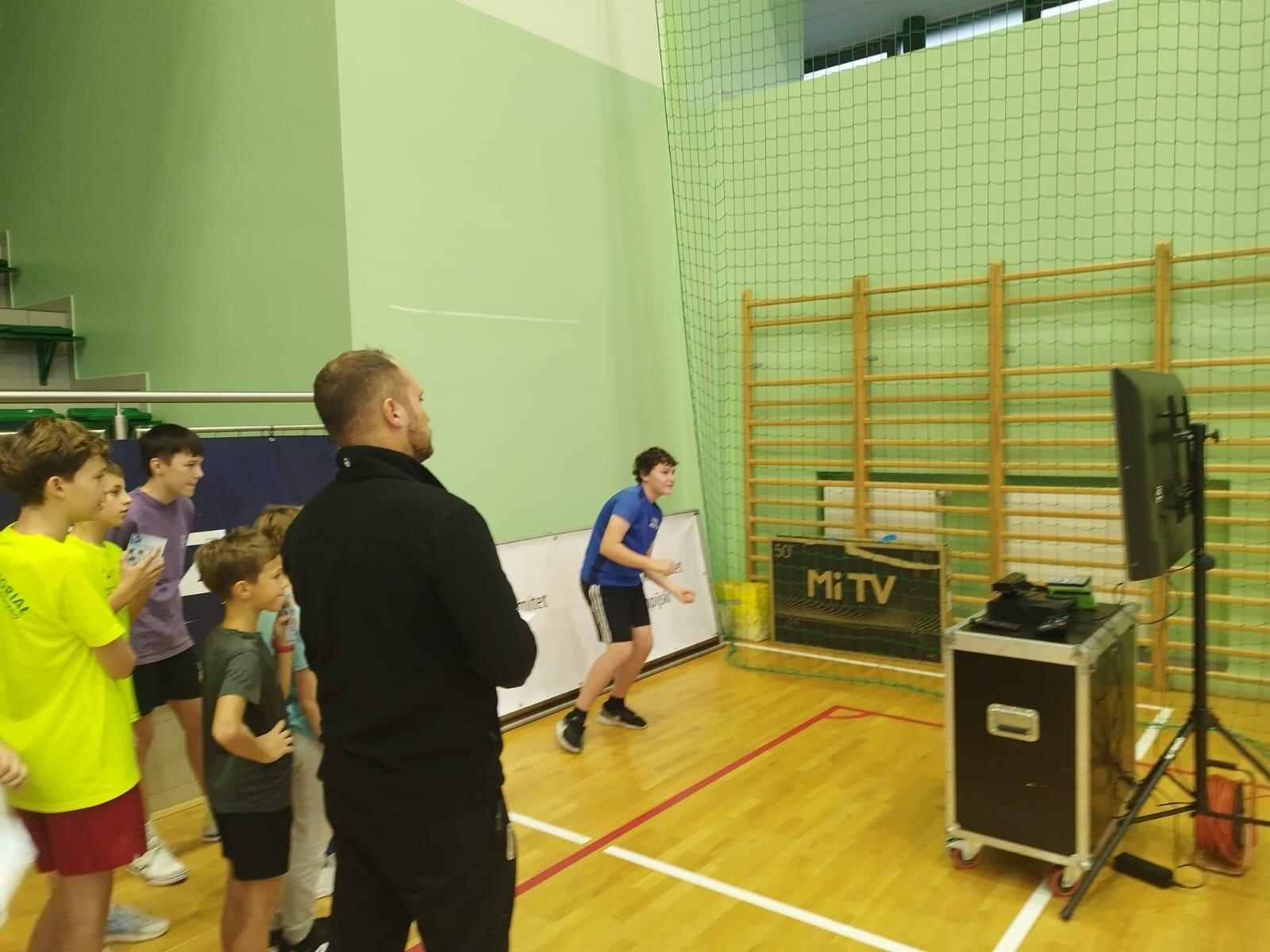 Zdjęcie w galerii na portalu naszraciborz.pl: Skoczek narciarski Jakub Kot gościem zimowej akademii w Raciborzu wiadomości z regionu