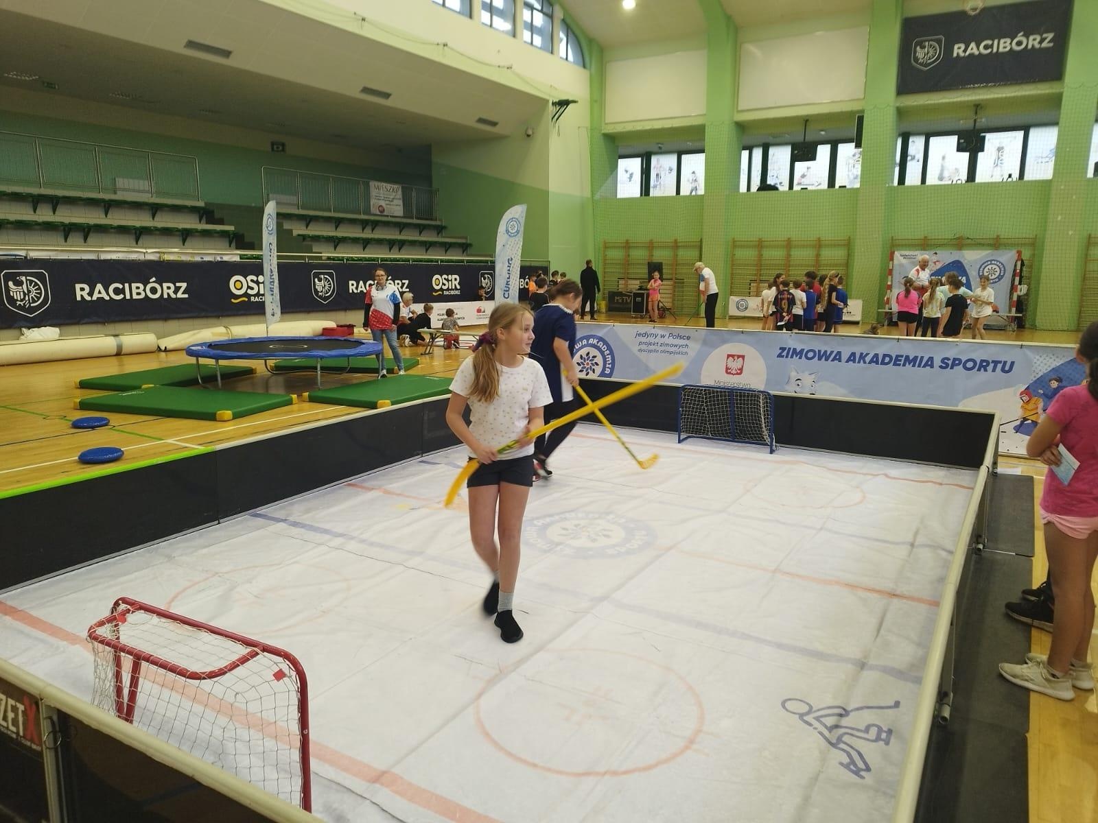 Zdjęcie w galerii na portalu naszraciborz.pl: Skoczek narciarski Jakub Kot gościem zimowej akademii w Raciborzu wiadomości z regionu