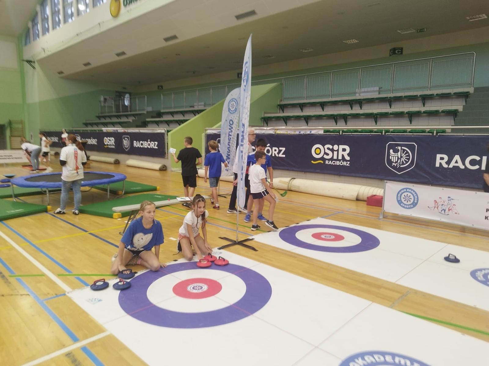 Zdjęcie w galerii na portalu naszraciborz.pl: Skoczek narciarski Jakub Kot gościem zimowej akademii w Raciborzu wiadomości z regionu