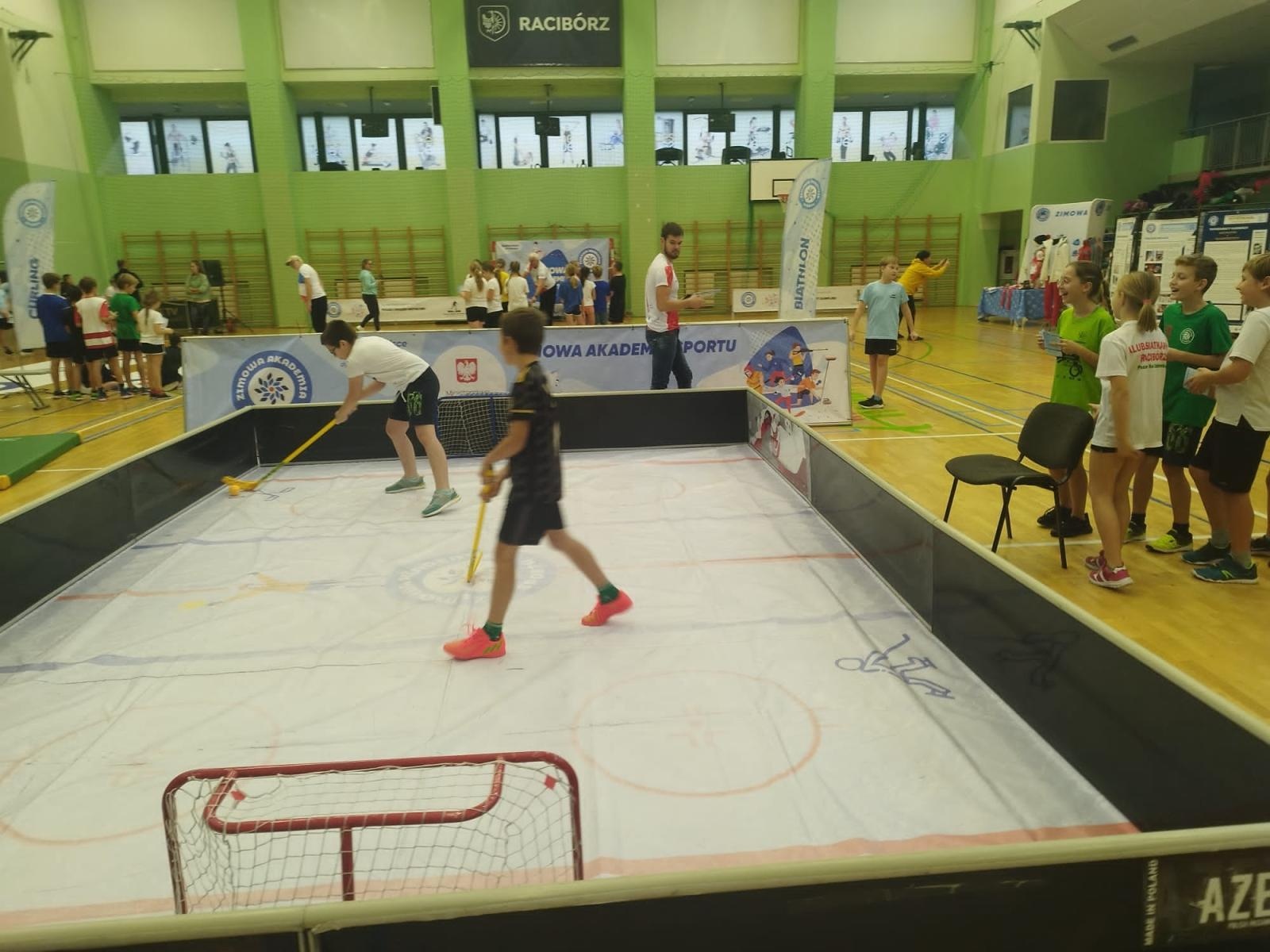 Zdjęcie w galerii na portalu naszraciborz.pl: Skoczek narciarski Jakub Kot gościem zimowej akademii w Raciborzu wiadomości z regionu