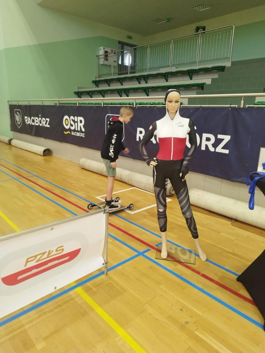 Zdjęcie w galerii na portalu naszraciborz.pl: Skoczek narciarski Jakub Kot gościem zimowej akademii w Raciborzu wiadomości z regionu