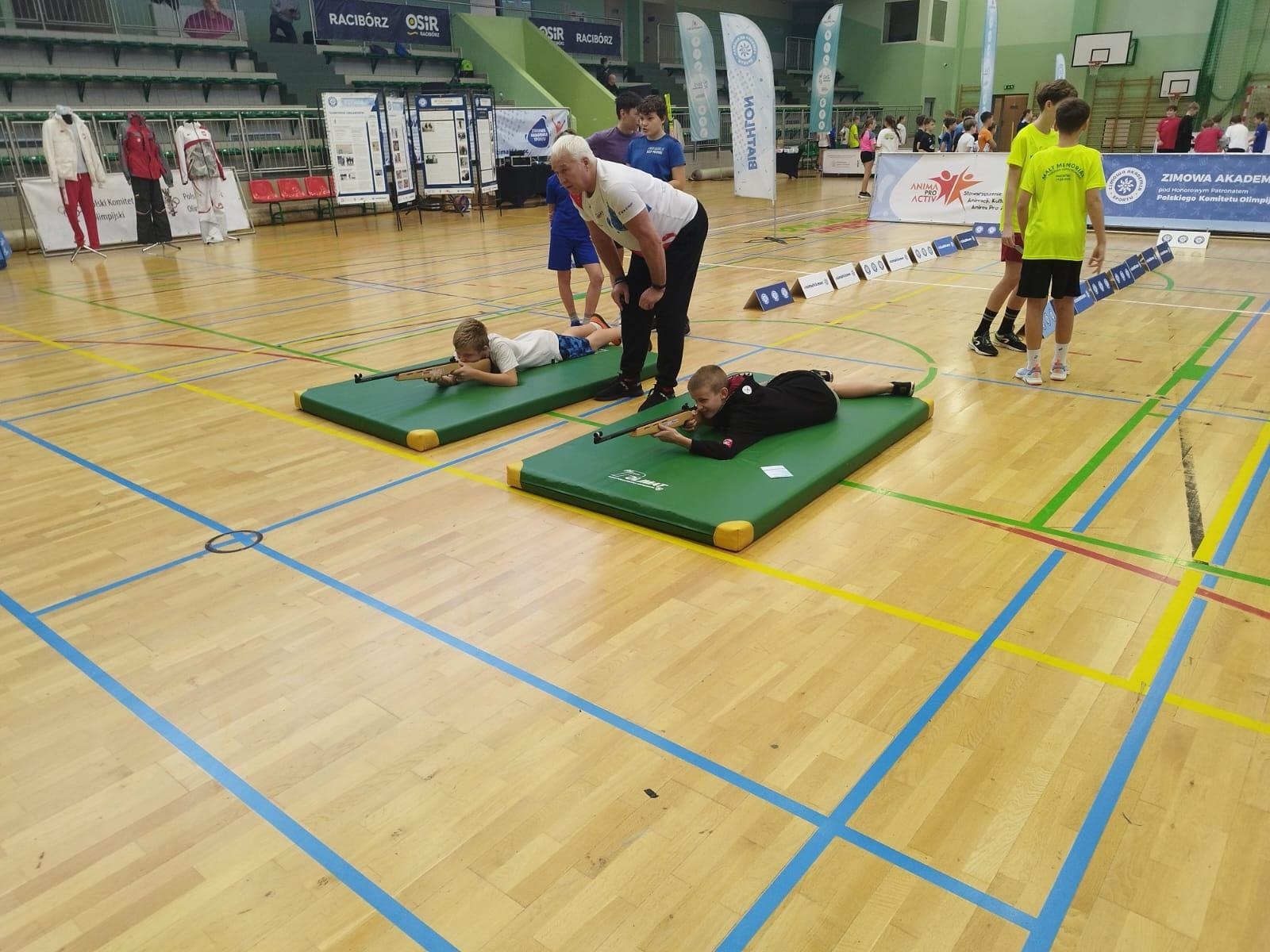 Zdjęcie w galerii na portalu naszraciborz.pl: Skoczek narciarski Jakub Kot gościem zimowej akademii w Raciborzu wiadomości z regionu