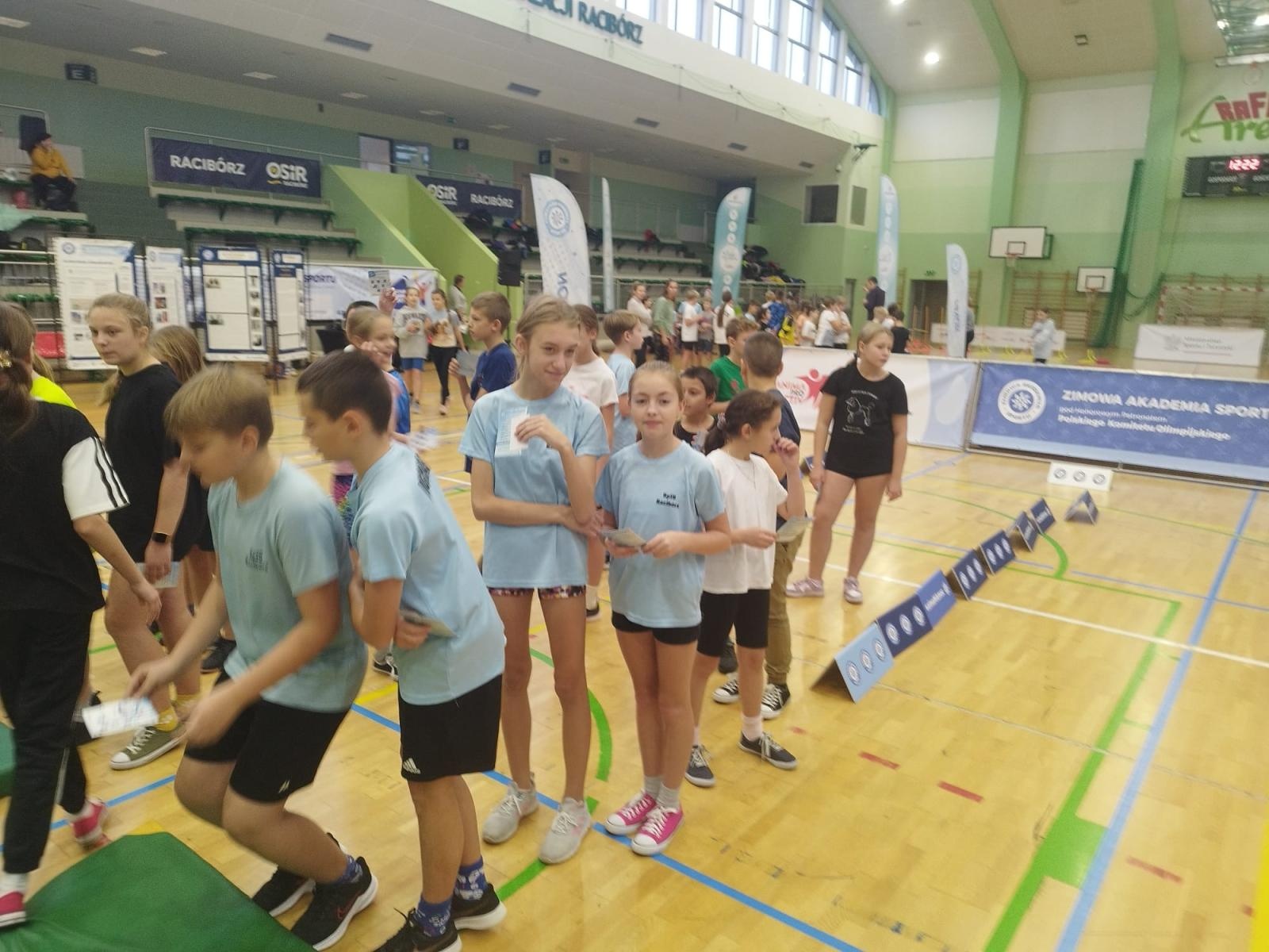 Zdjęcie w galerii na portalu naszraciborz.pl: Skoczek narciarski Jakub Kot gościem zimowej akademii w Raciborzu wiadomości z regionu