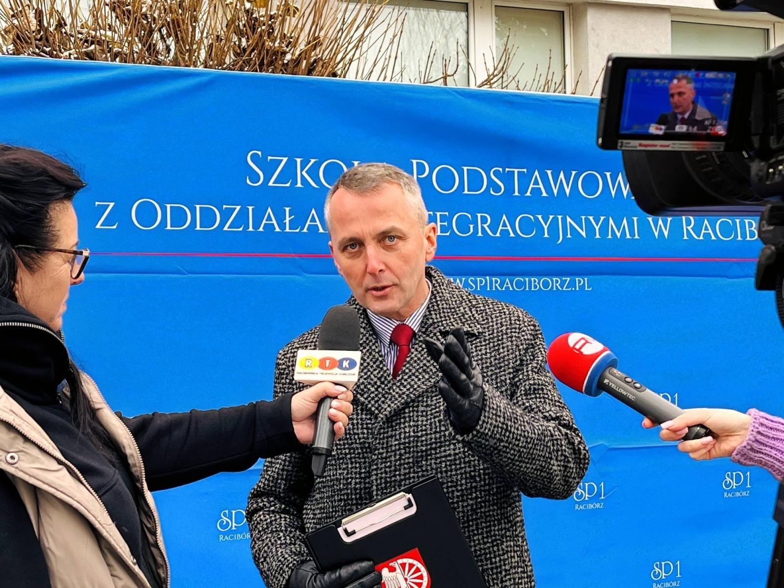 Zdjęcie w galerii na portalu naszraciborz.pl: Zielony Zakątek przy SP 1 oficjalnie otwarty wiadomości z regionu