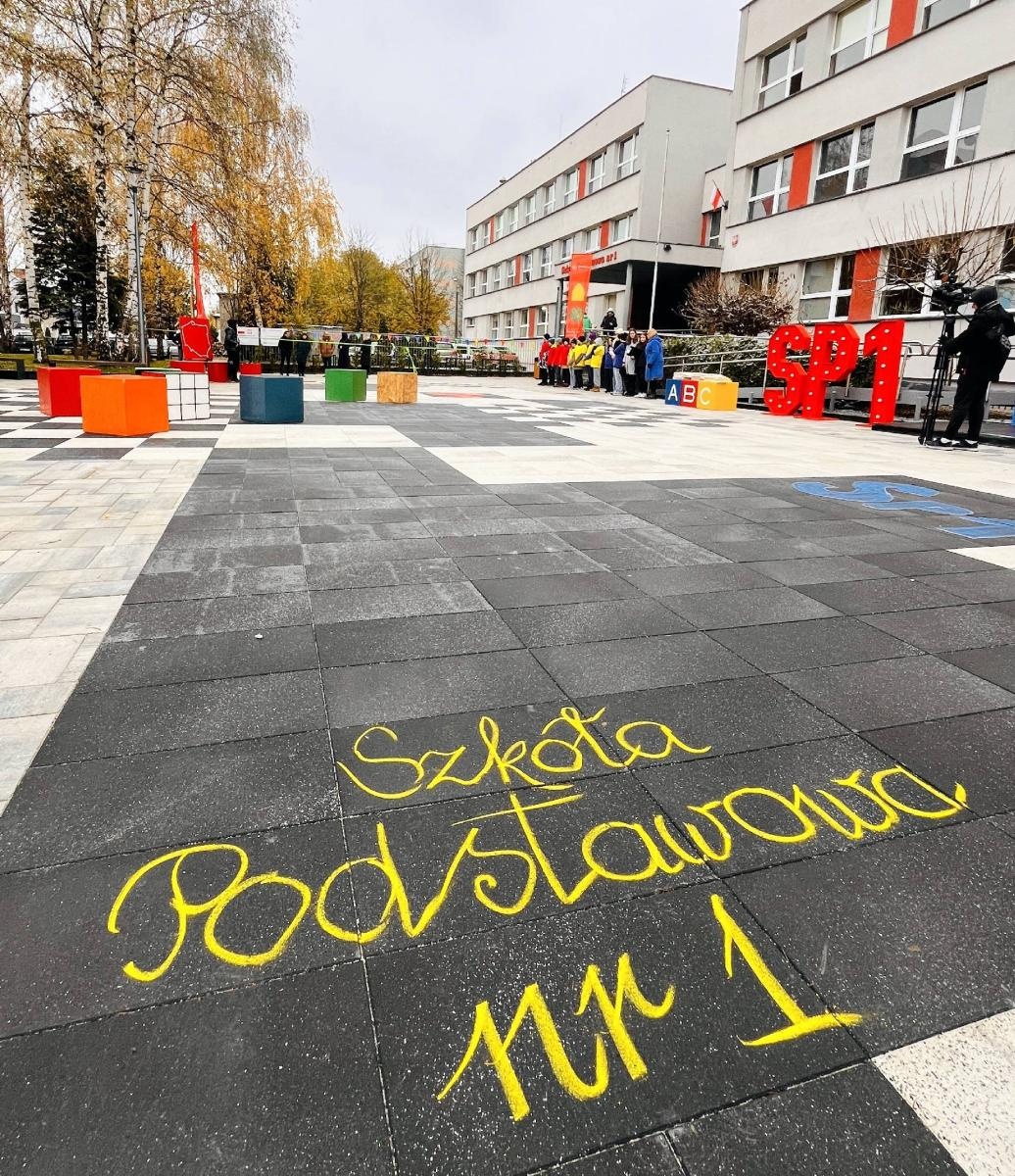 Zdjęcie w galerii na portalu naszraciborz.pl: Zielony Zakątek przy SP 1 oficjalnie otwarty wiadomości z regionu