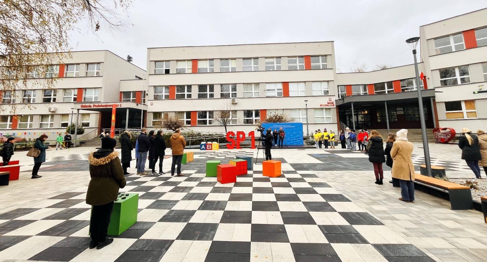 Zdjęcie w galerii na portalu naszraciborz.pl: Zielony Zakątek przy SP 1 oficjalnie otwarty wiadomości z regionu