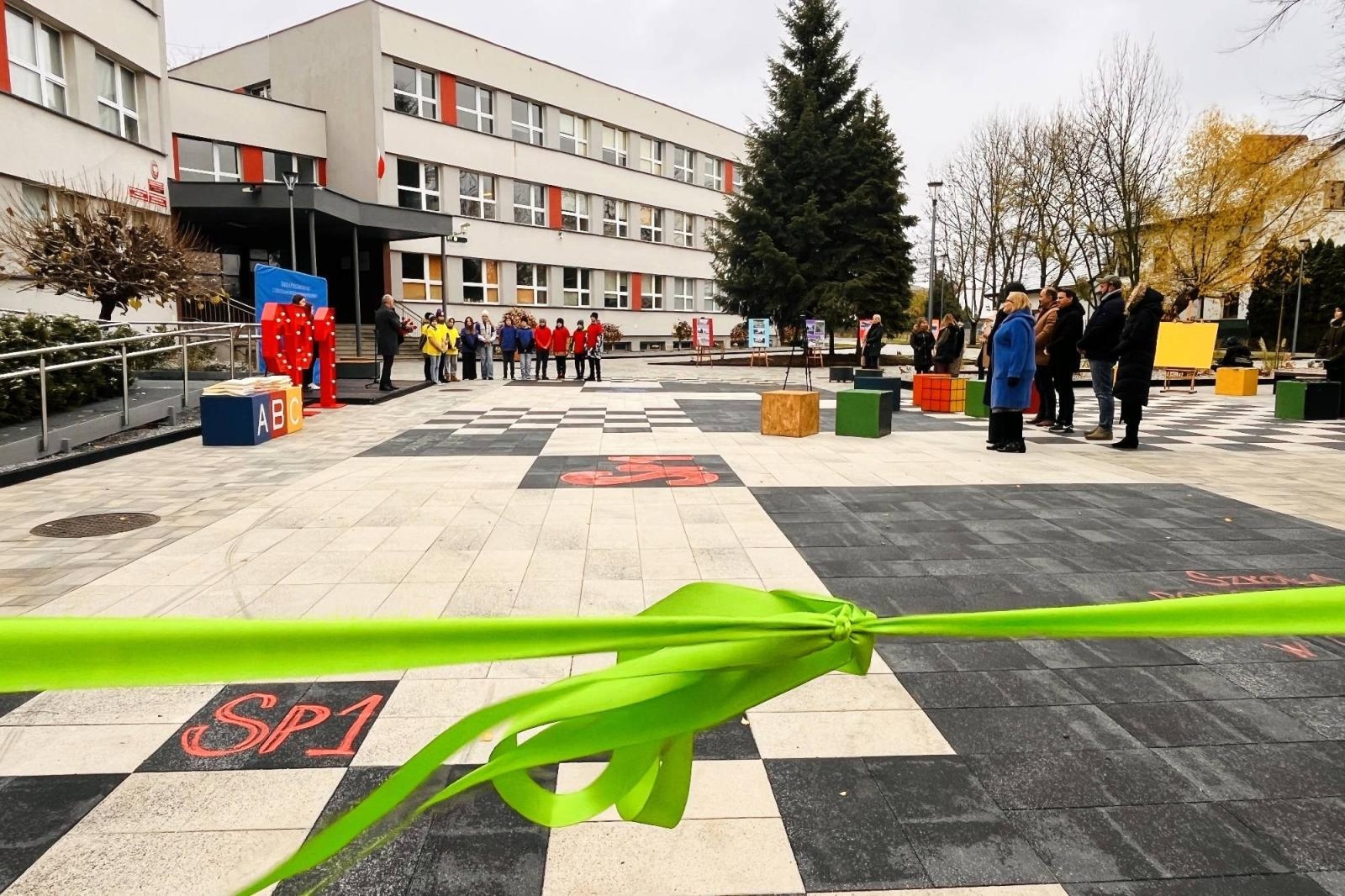 Zdjęcie w galerii na portalu naszraciborz.pl: Zielony Zakątek przy SP 1 oficjalnie otwarty wiadomości z regionu