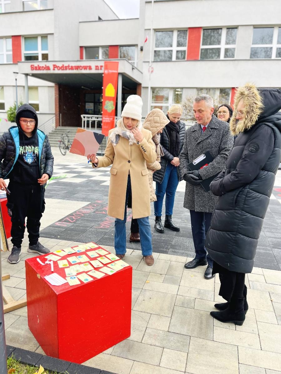 Zdjęcie w galerii na portalu naszraciborz.pl: Zielony Zakątek przy SP 1 oficjalnie otwarty wiadomości z regionu