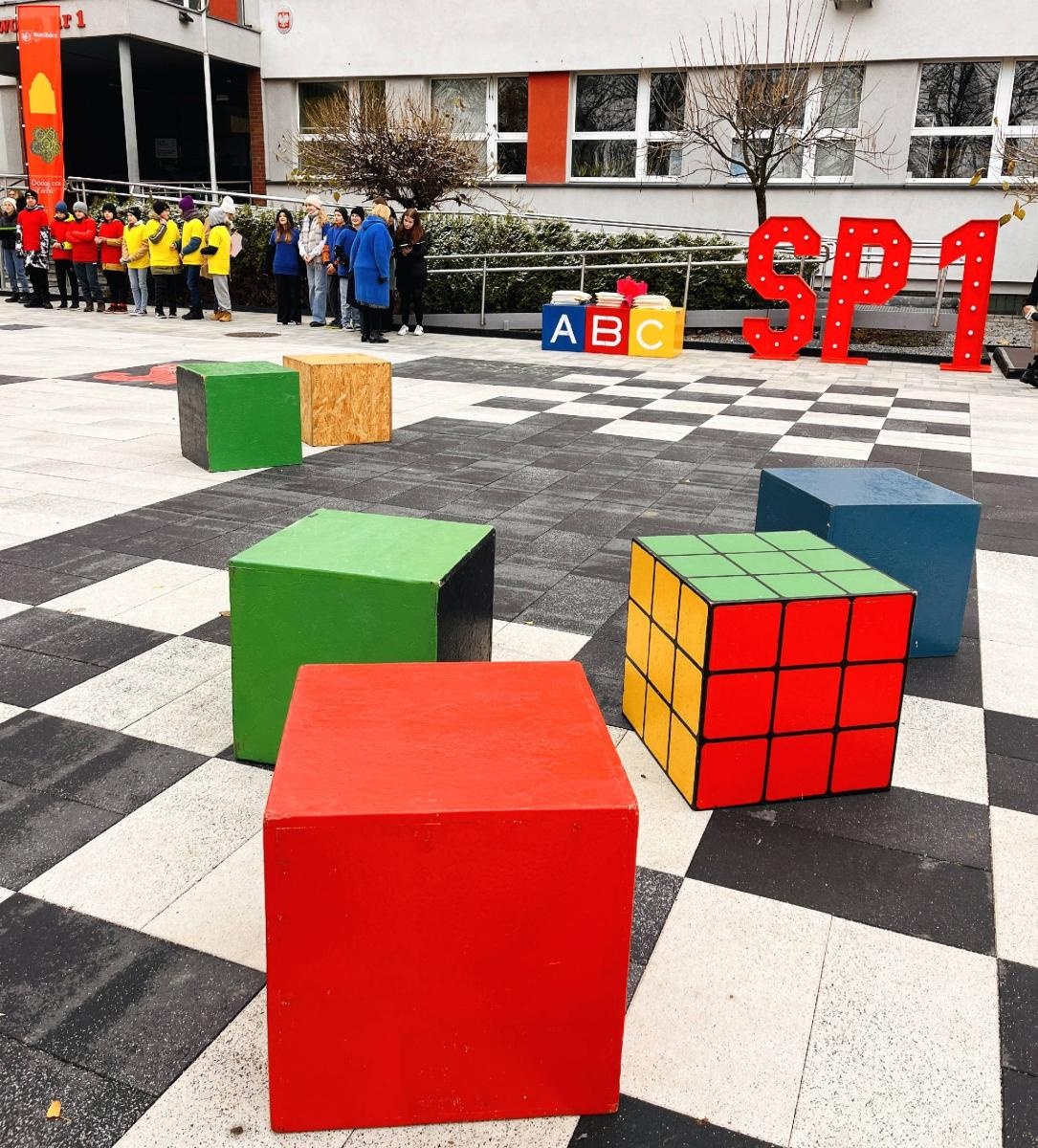 Zdjęcie w galerii na portalu naszraciborz.pl: Zielony Zakątek przy SP 1 oficjalnie otwarty wiadomości z regionu