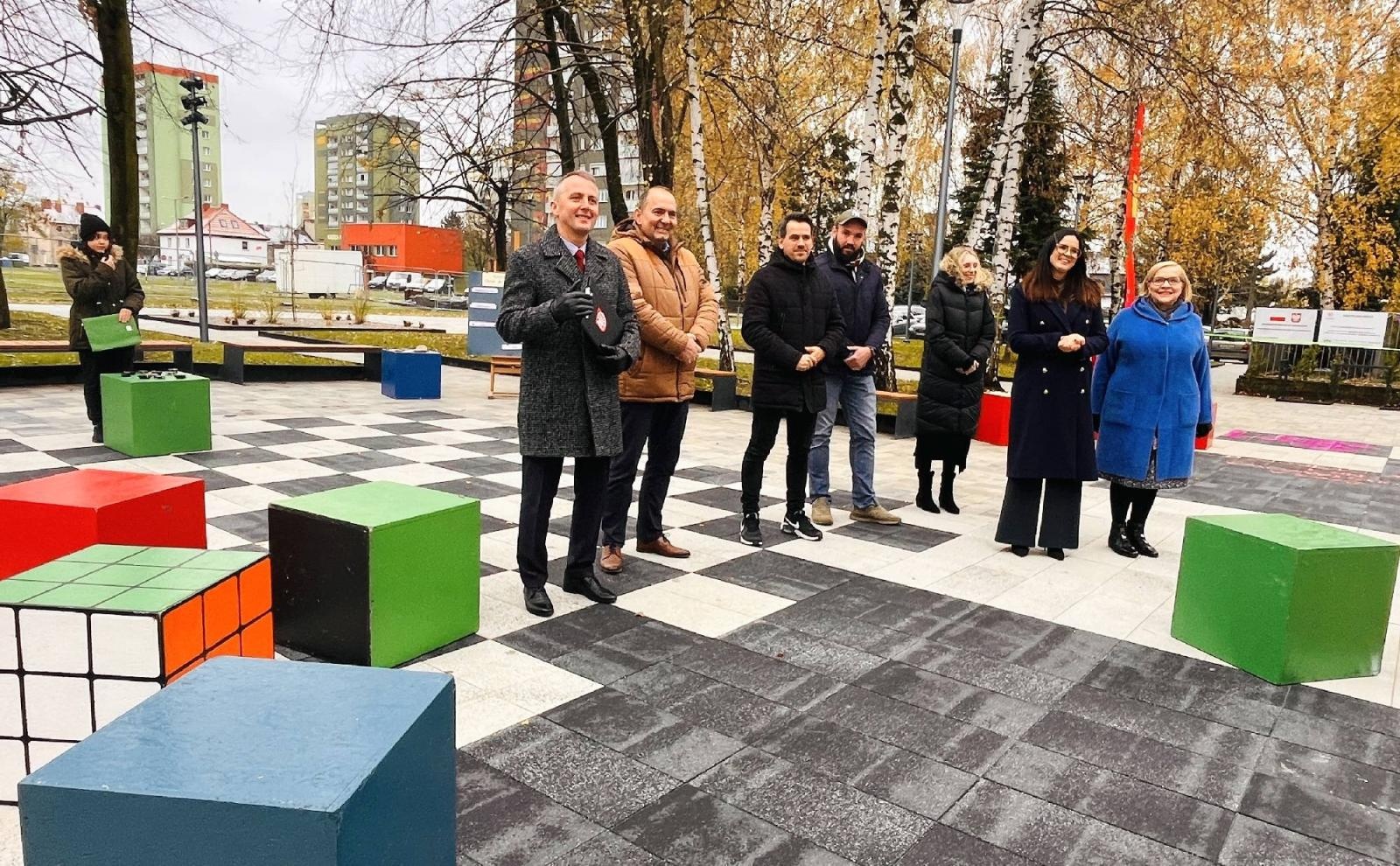 Zdjęcie w galerii na portalu naszraciborz.pl: Zielony Zakątek przy SP 1 oficjalnie otwarty wiadomości z regionu