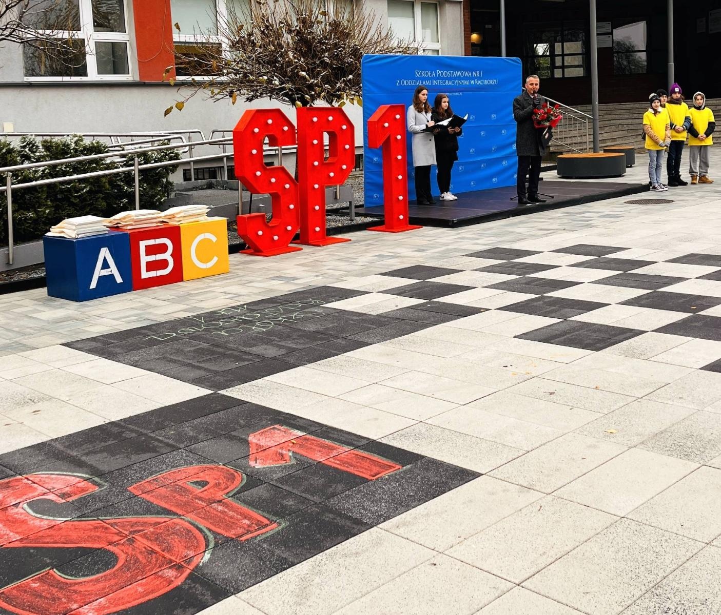 Zdjęcie w galerii na portalu naszraciborz.pl: Zielony Zakątek przy SP 1 oficjalnie otwarty wiadomości z regionu