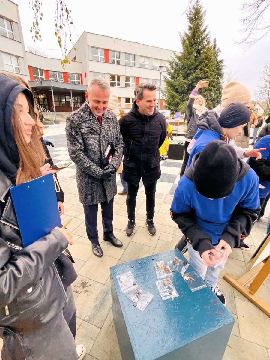 Zdjęcie w galerii na portalu naszraciborz.pl: Zielony Zakątek przy SP 1 oficjalnie otwarty wiadomości z regionu