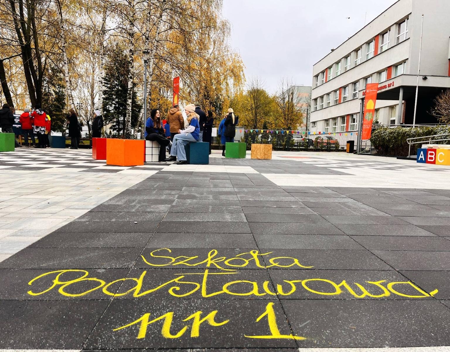 Zdjęcie w galerii na portalu naszraciborz.pl: Zielony Zakątek przy SP 1 oficjalnie otwarty wiadomości z regionu