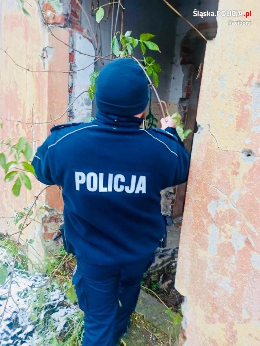 Zdjęcie w galerii na portalu naszraciborz.pl: Policja penetruje miejsca przebywania bezdomnych. Apeluje do mieszkańców o pomoc wiadomości z regionu