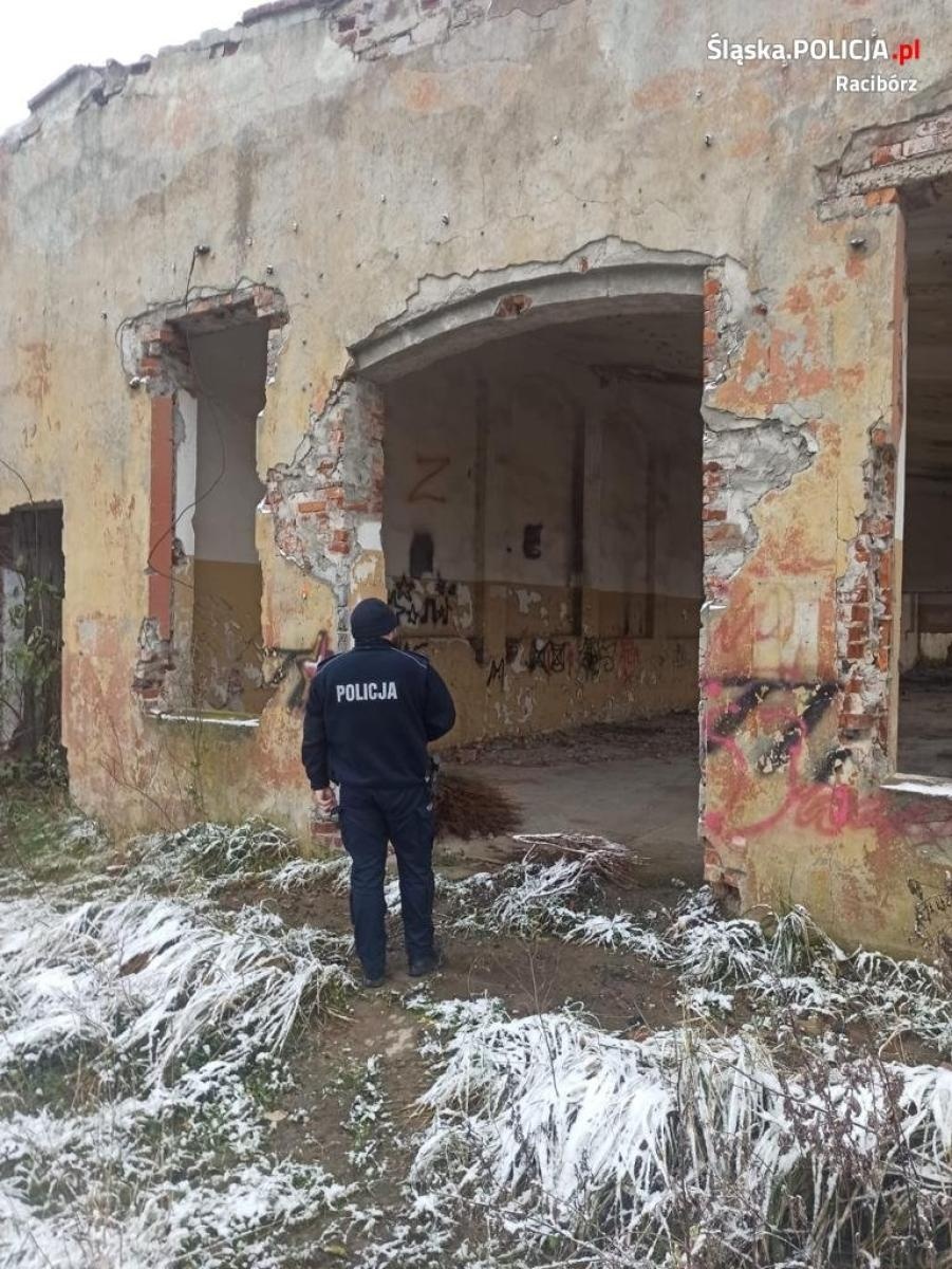 Zdjęcie w galerii na portalu naszraciborz.pl: Policja penetruje miejsca przebywania bezdomnych. Apeluje do mieszkańców o pomoc wiadomości z regionu