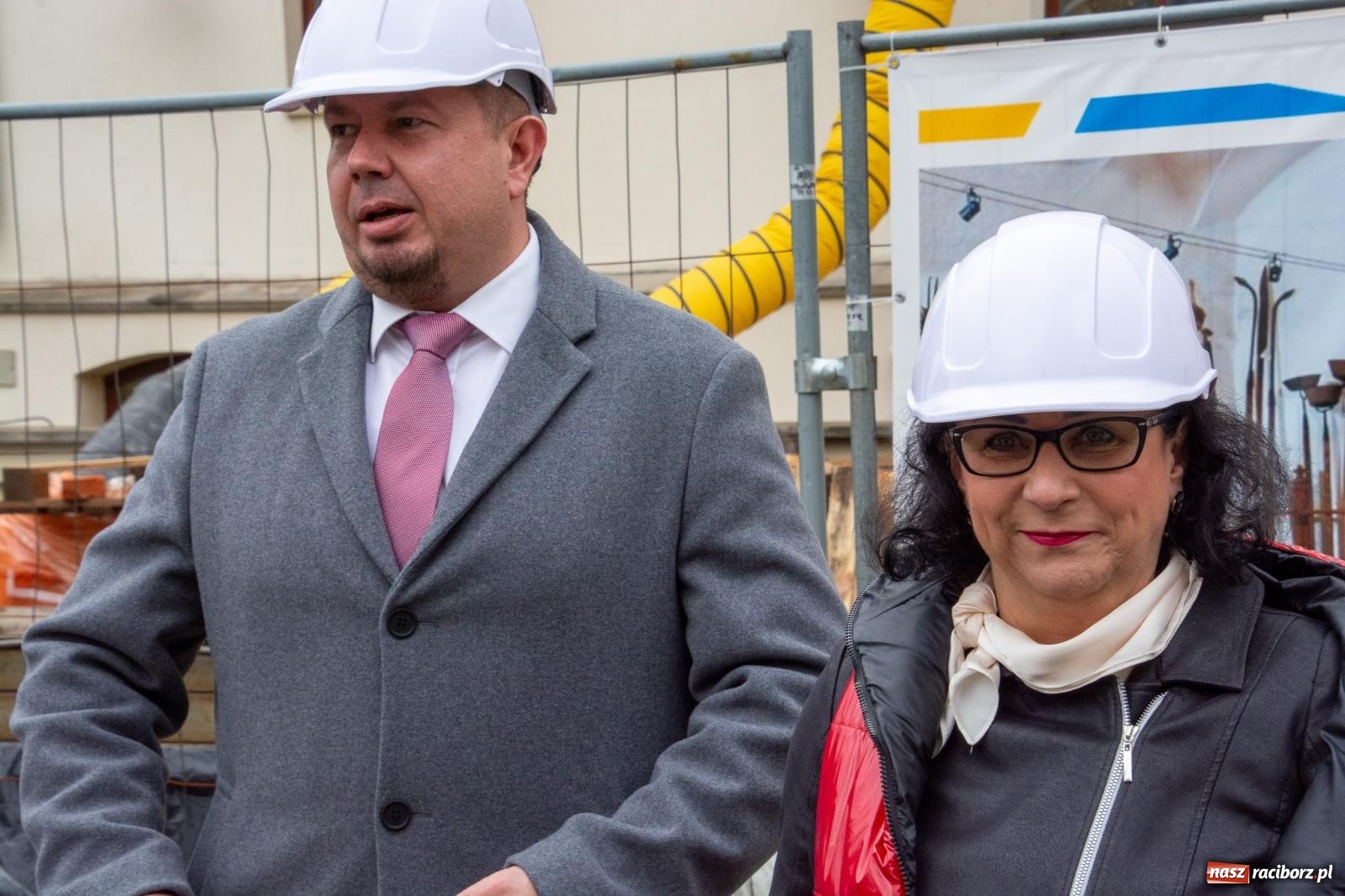 Zdjęcie w galerii na portalu naszraciborz.pl: Słodownia bez tajemnic. Starosta pokazał, jak powstaje multimedialne muzeum na zamku wiadomości z regionu