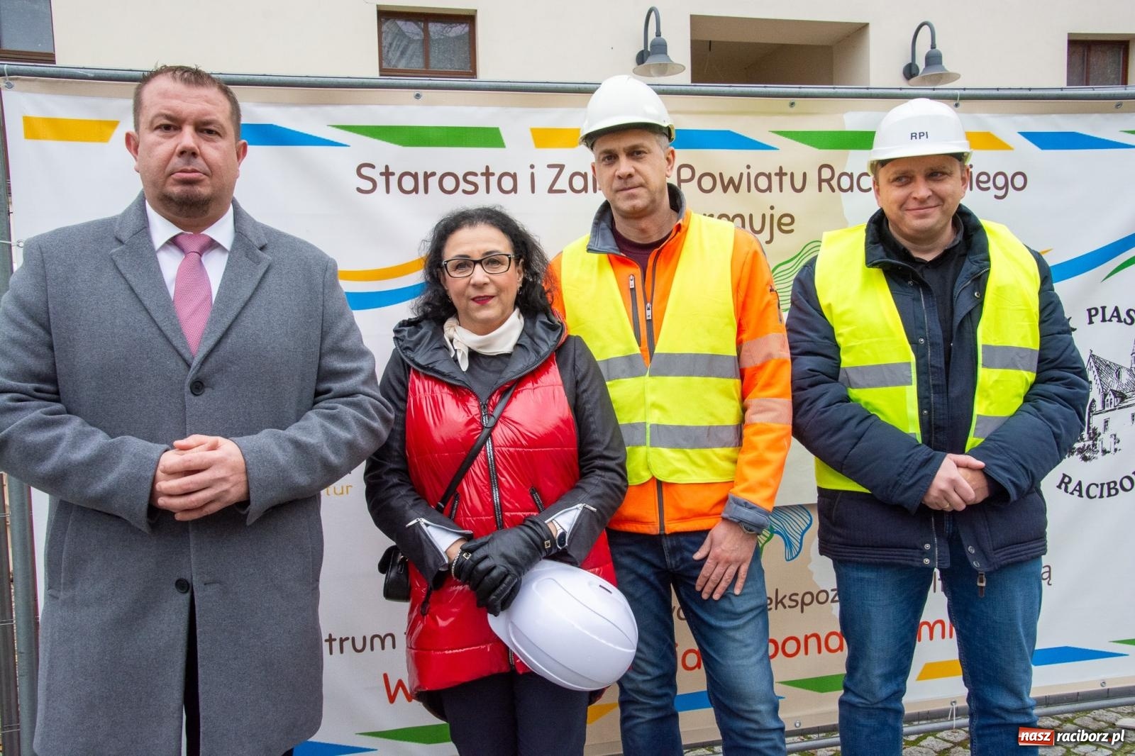 Zdjęcie w galerii na portalu naszraciborz.pl: Słodownia bez tajemnic. Starosta pokazał, jak powstaje multimedialne muzeum na zamku wiadomości z regionu