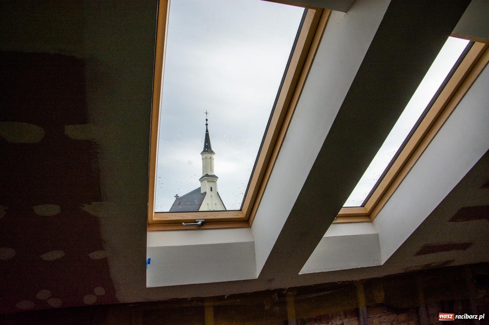 Zdjęcie w galerii na portalu naszraciborz.pl: Słodownia bez tajemnic. Starosta pokazał, jak powstaje multimedialne muzeum na zamku wiadomości z regionu