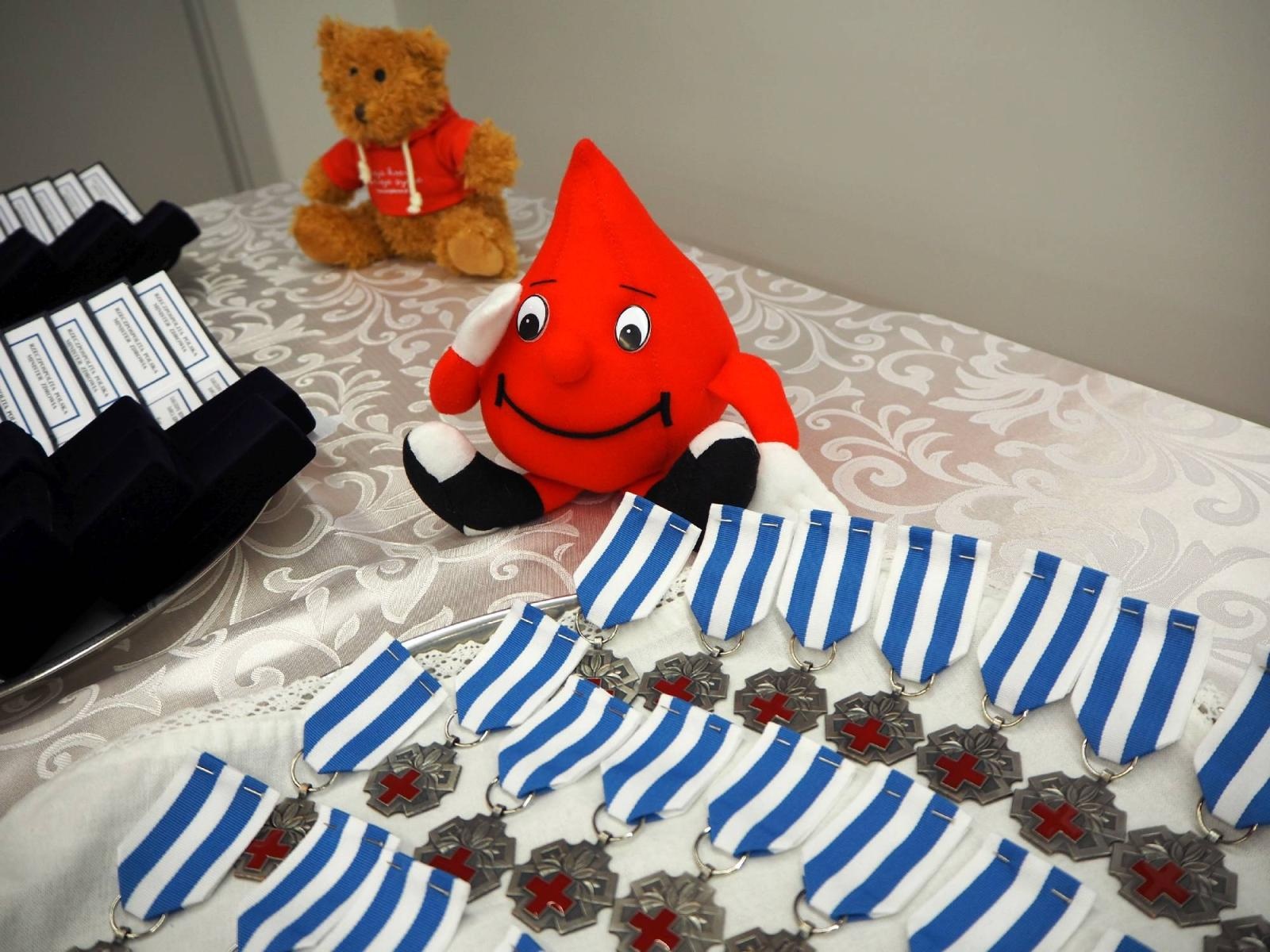 Zdjęcie w galerii na portalu naszraciborz.pl: Honory dla honorowych dawców krwi z regionu wiadomości z regionu