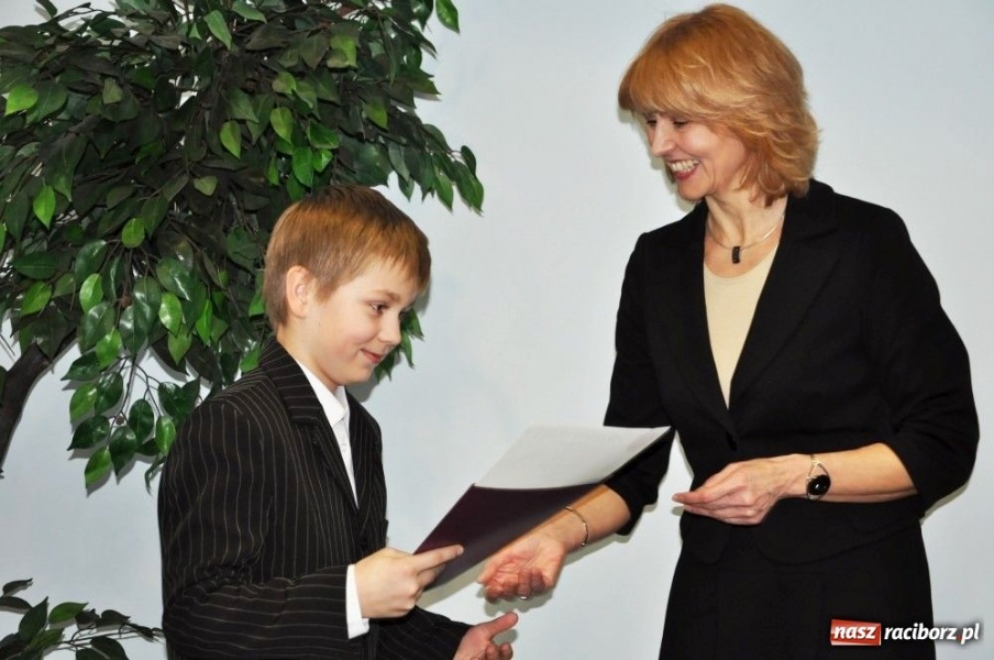 Zdjęcie w galerii na portalu naszraciborz.pl: Miejska premia za dobrą średnią wiadomości z regionu