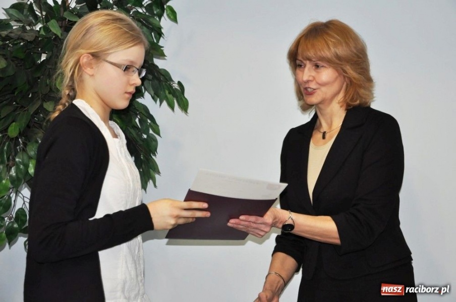 Zdjęcie w galerii na portalu naszraciborz.pl: Miejska premia za dobrą średnią wiadomości z regionu