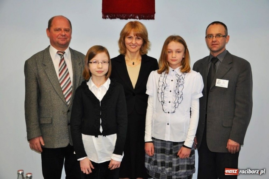 Zdjęcie w galerii na portalu naszraciborz.pl: Miejska premia za dobrą średnią wiadomości z regionu