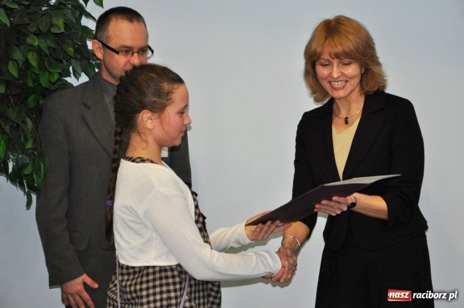 Zdjęcie w galerii na portalu naszraciborz.pl: Miejska premia za dobrą średnią wiadomości z regionu