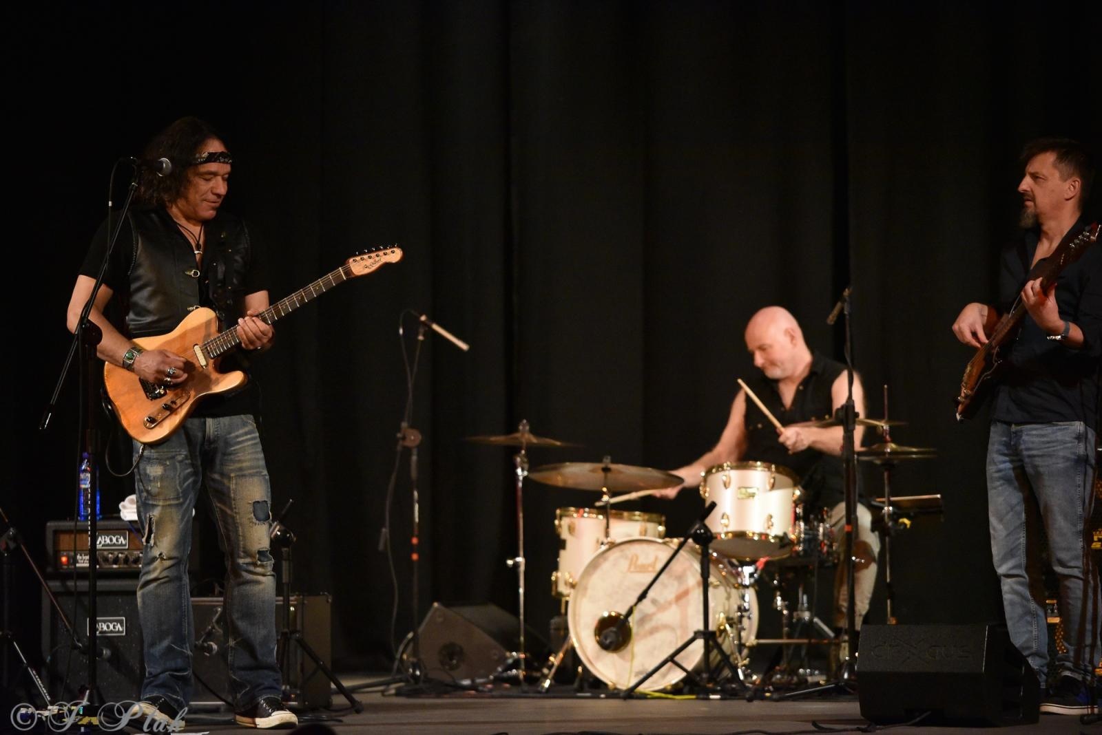 Zdjęcie w galerii na portalu naszraciborz.pl: Święto raciborskich fanów bluesa. Wolf Mail w Strzesze wiadomości z regionu