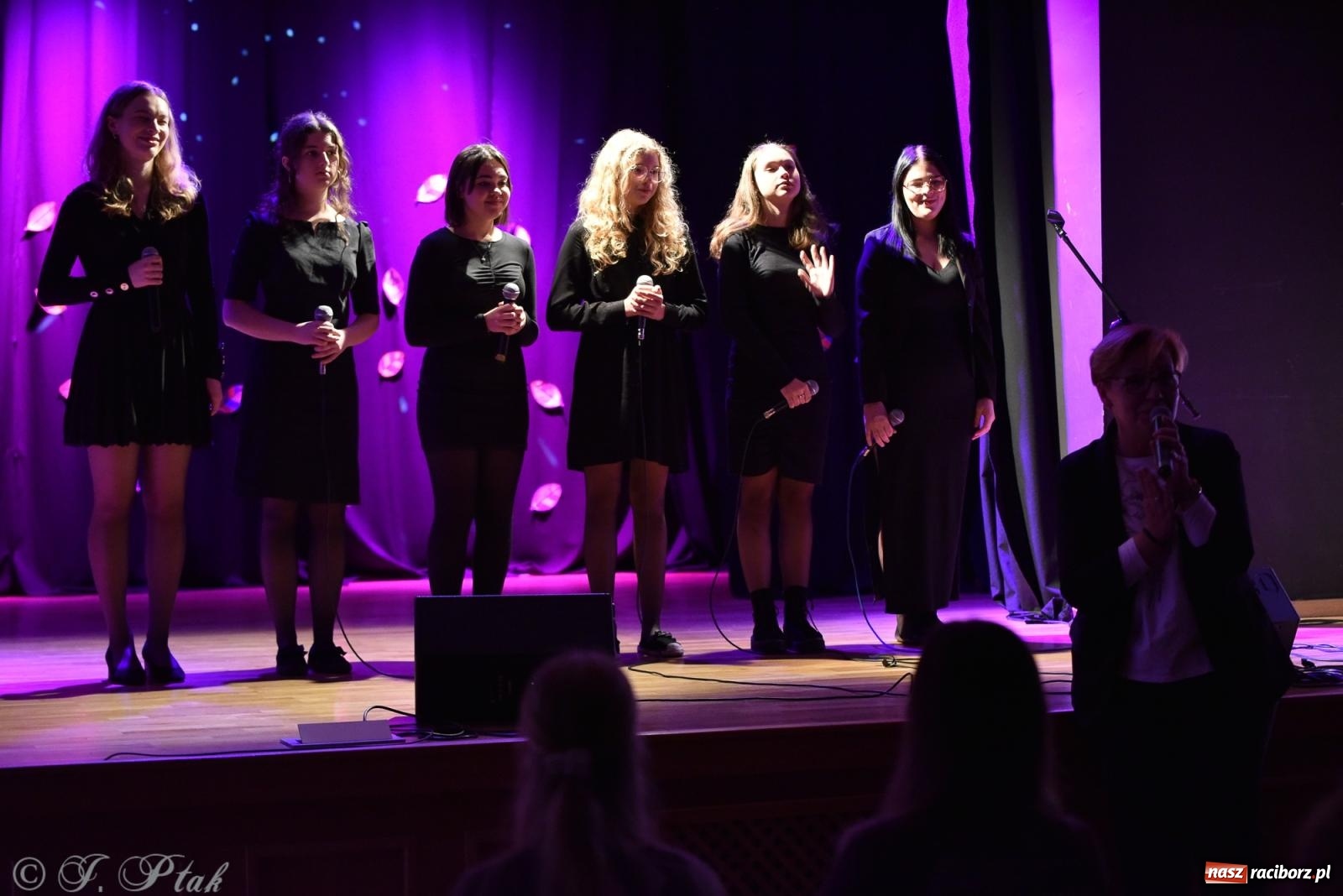 Zdjęcie w galerii na portalu naszraciborz.pl: Jesienne granie w MDK wiadomości z regionu