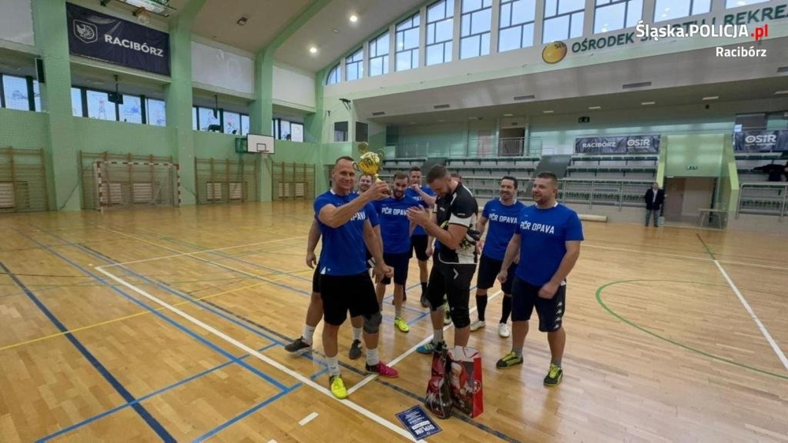Zdjęcie w galerii na portalu naszraciborz.pl: Mundurowi walczyli o puchar komendanta raciborskiej policji wiadomości z regionu