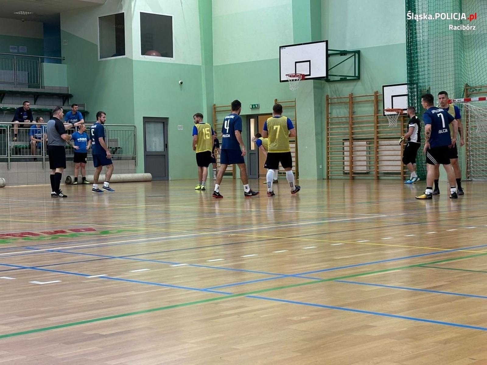 Zdjęcie w galerii na portalu naszraciborz.pl: Mundurowi walczyli o puchar komendanta raciborskiej policji wiadomości z regionu