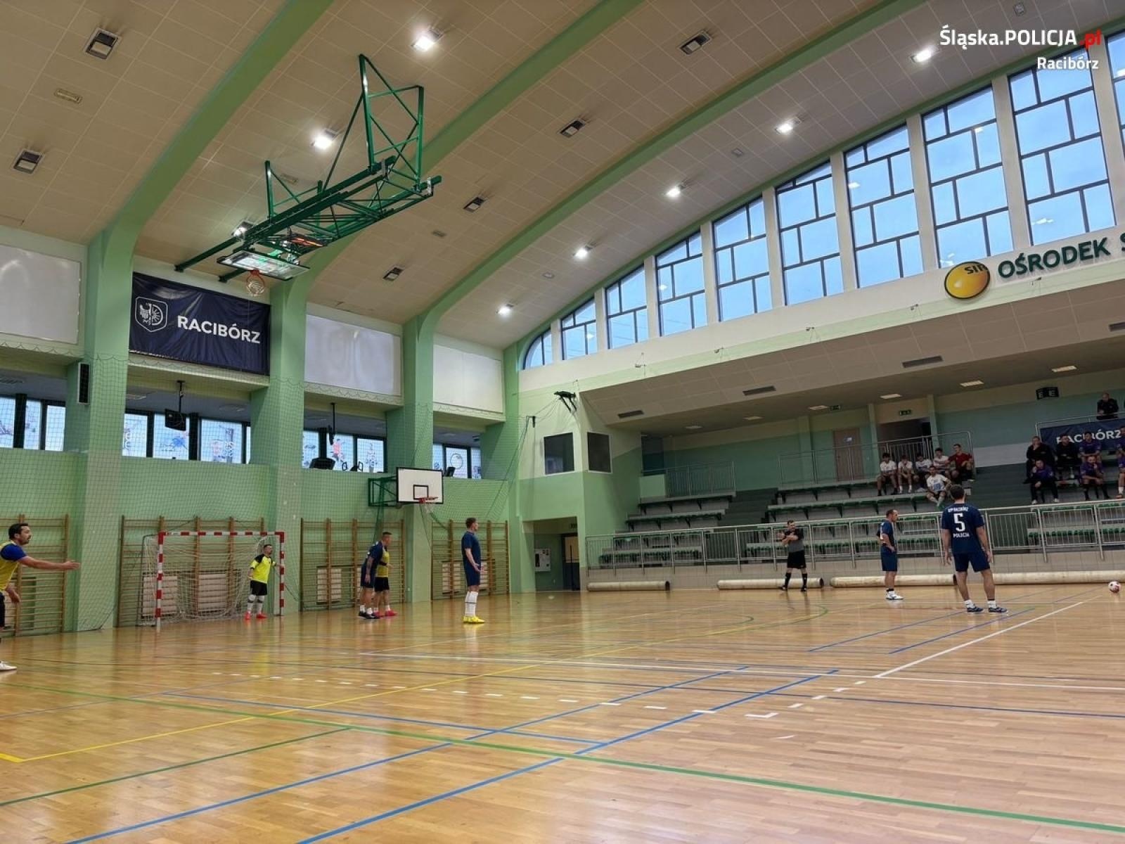 Zdjęcie w galerii na portalu naszraciborz.pl: Mundurowi walczyli o puchar komendanta raciborskiej policji wiadomości z regionu