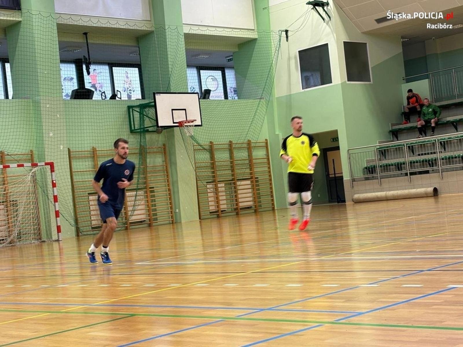 Zdjęcie w galerii na portalu naszraciborz.pl: Mundurowi walczyli o puchar komendanta raciborskiej policji wiadomości z regionu