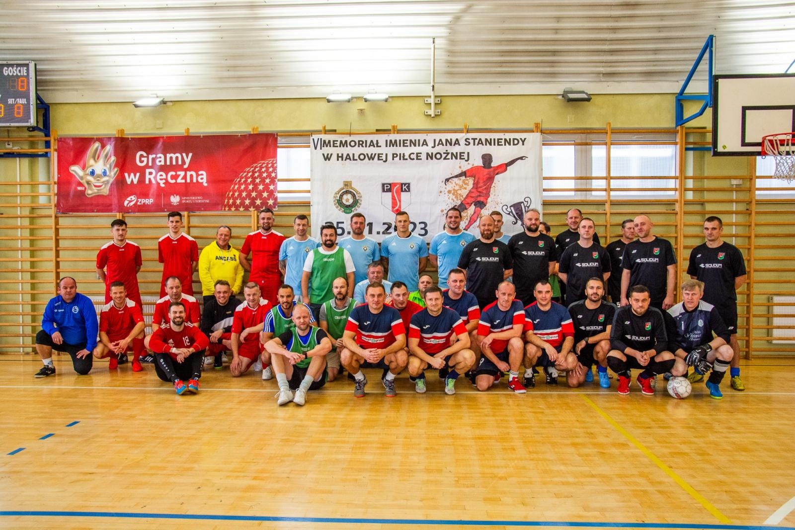 Zdjęcie w galerii na portalu naszraciborz.pl: Do kalendarza halowych rozgrywek wrócił Memoriał im. Jana Staniendy wiadomości z regionu