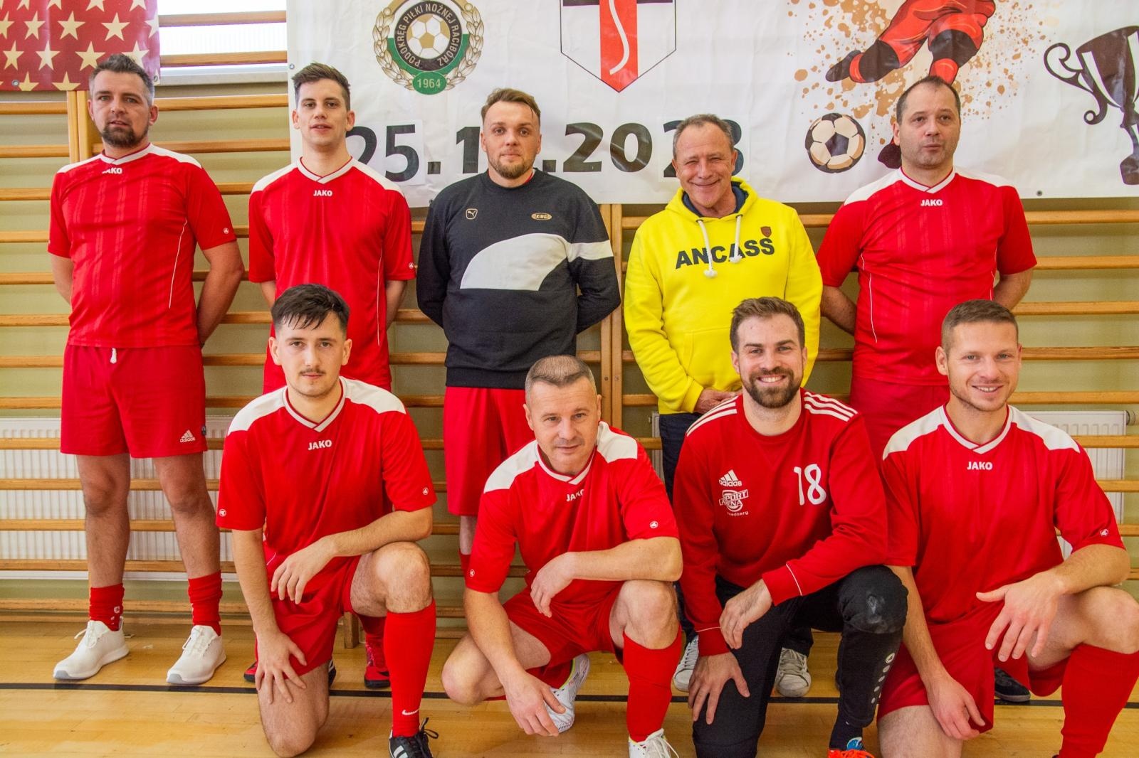 Zdjęcie w galerii na portalu naszraciborz.pl: Do kalendarza halowych rozgrywek wrócił Memoriał im. Jana Staniendy wiadomości z regionu