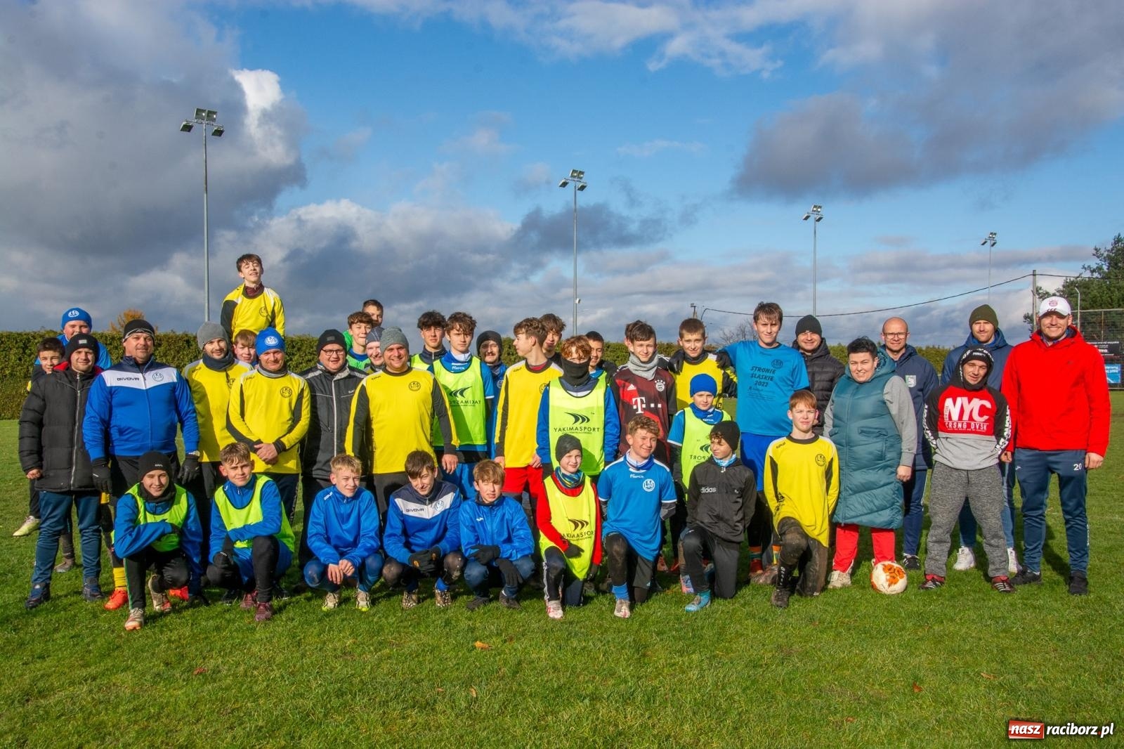 Zdjęcie w galerii na portalu naszraciborz.pl: Sportowe zakończenie sezonu w Markowicach z Lasami Państwowymi wiadomości z regionu