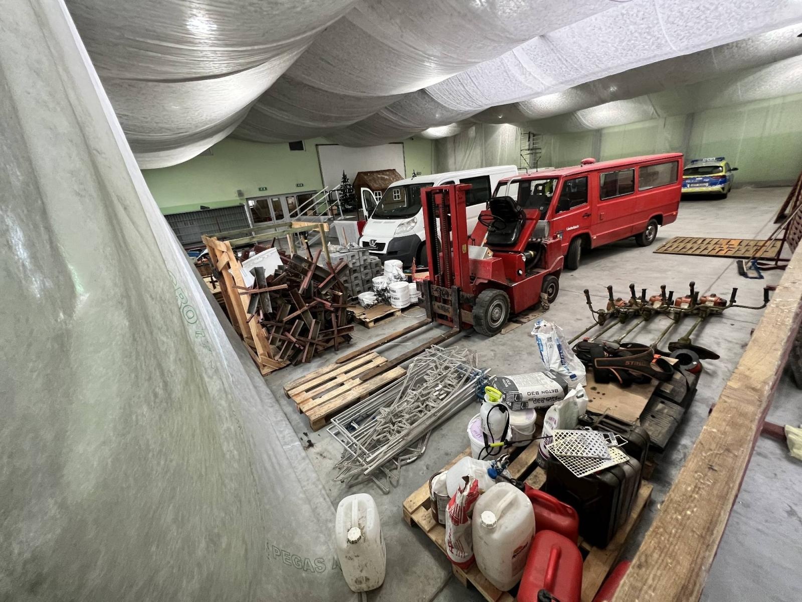 Zdjęcie w galerii na portalu naszraciborz.pl: Pietrowickiemu targowi staroci brakuje miejsca pod dachem wiadomości z regionu