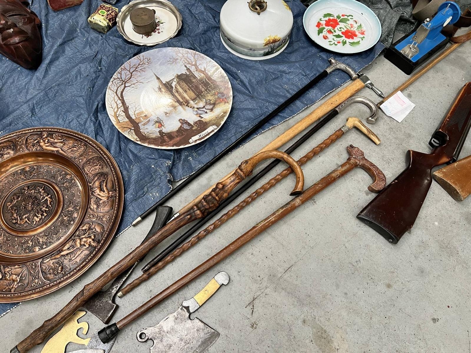 Zdjęcie w galerii na portalu naszraciborz.pl: Pietrowickiemu targowi staroci brakuje miejsca pod dachem wiadomości z regionu