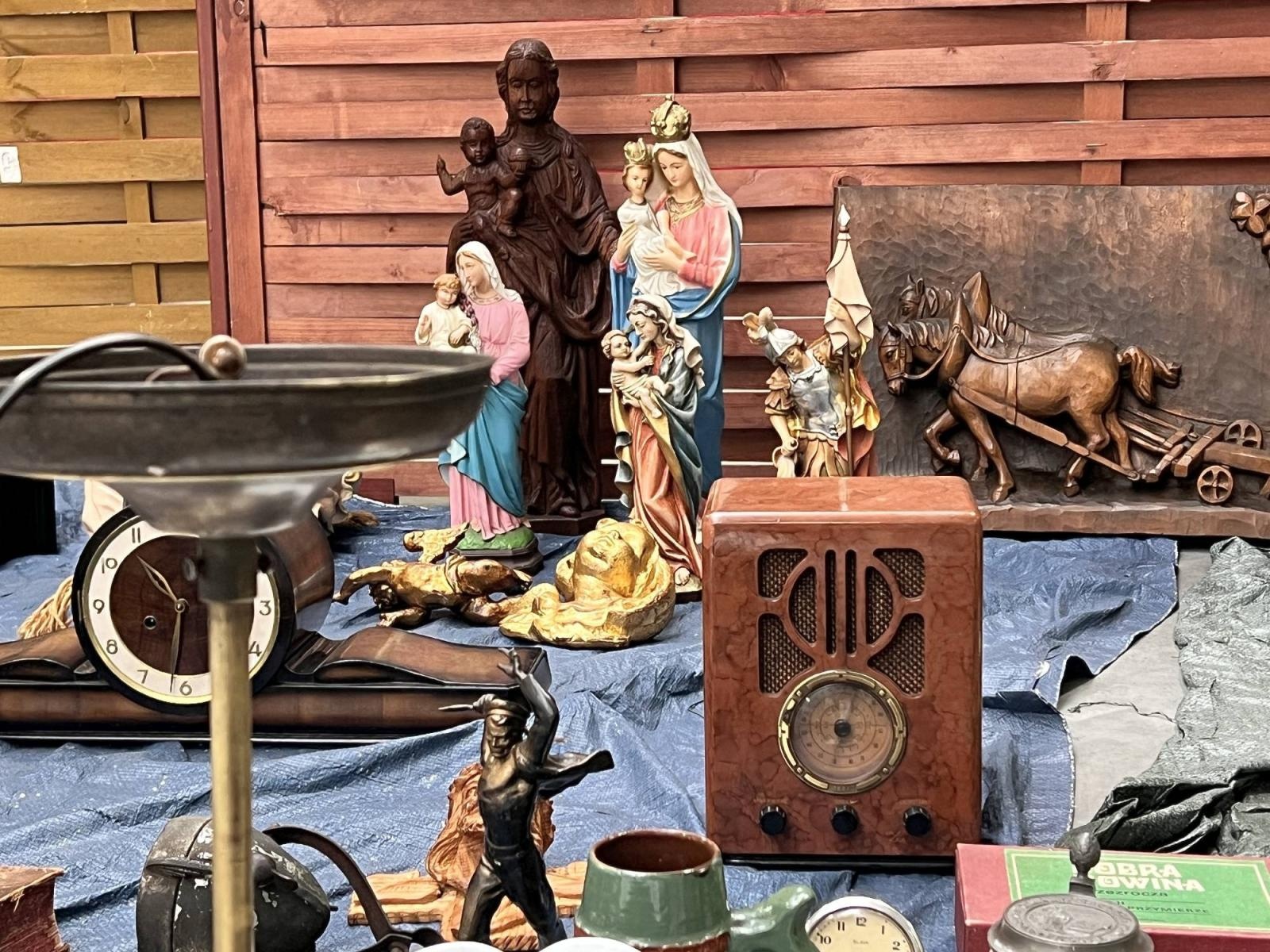 Zdjęcie w galerii na portalu naszraciborz.pl: Pietrowickiemu targowi staroci brakuje miejsca pod dachem wiadomości z regionu