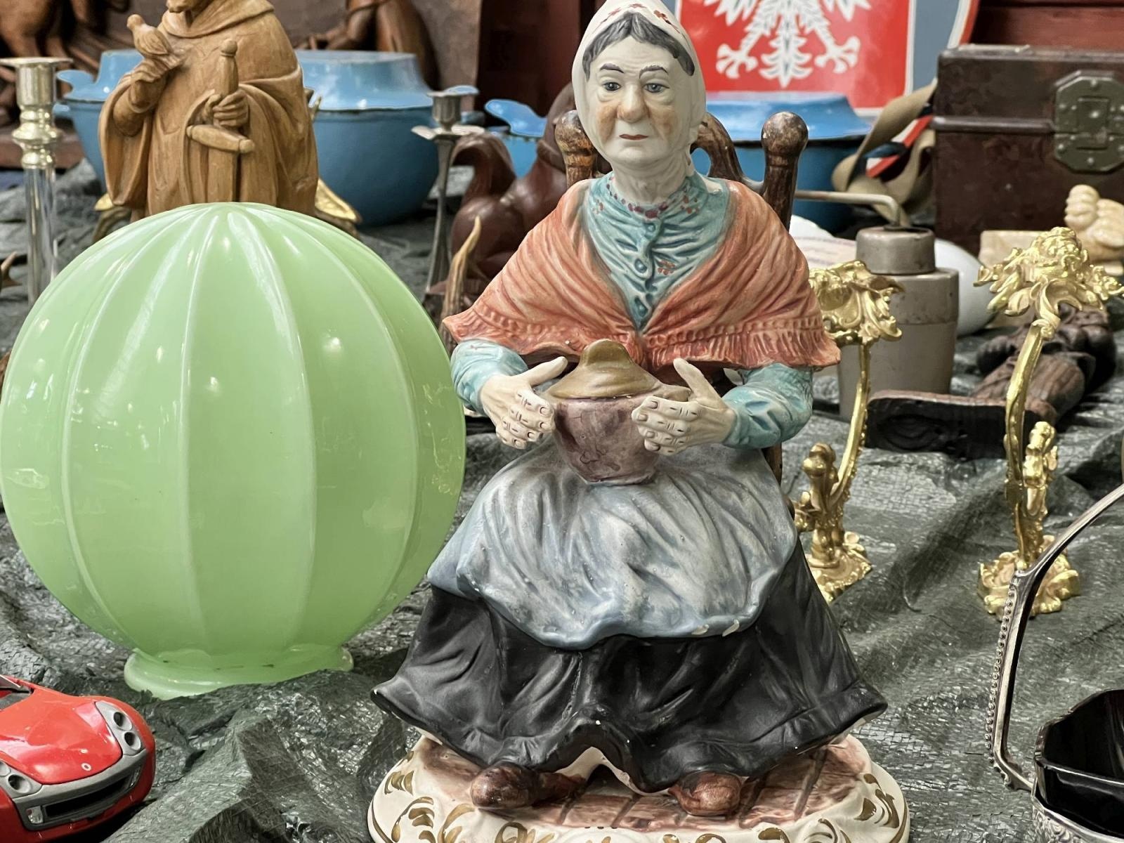 Zdjęcie w galerii na portalu naszraciborz.pl: Pietrowickiemu targowi staroci brakuje miejsca pod dachem wiadomości z regionu