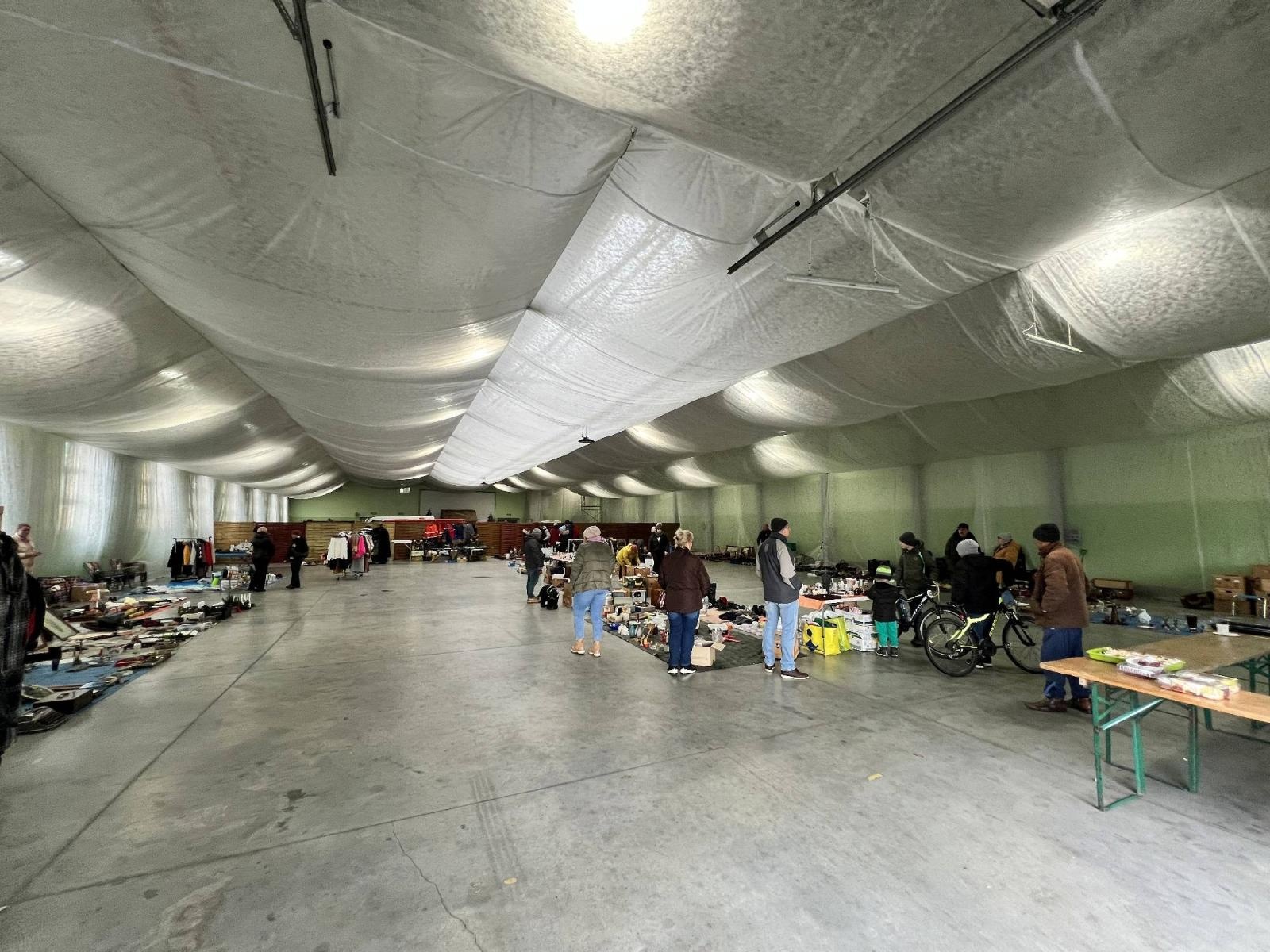 Zdjęcie w galerii na portalu naszraciborz.pl: Pietrowickiemu targowi staroci brakuje miejsca pod dachem wiadomości z regionu