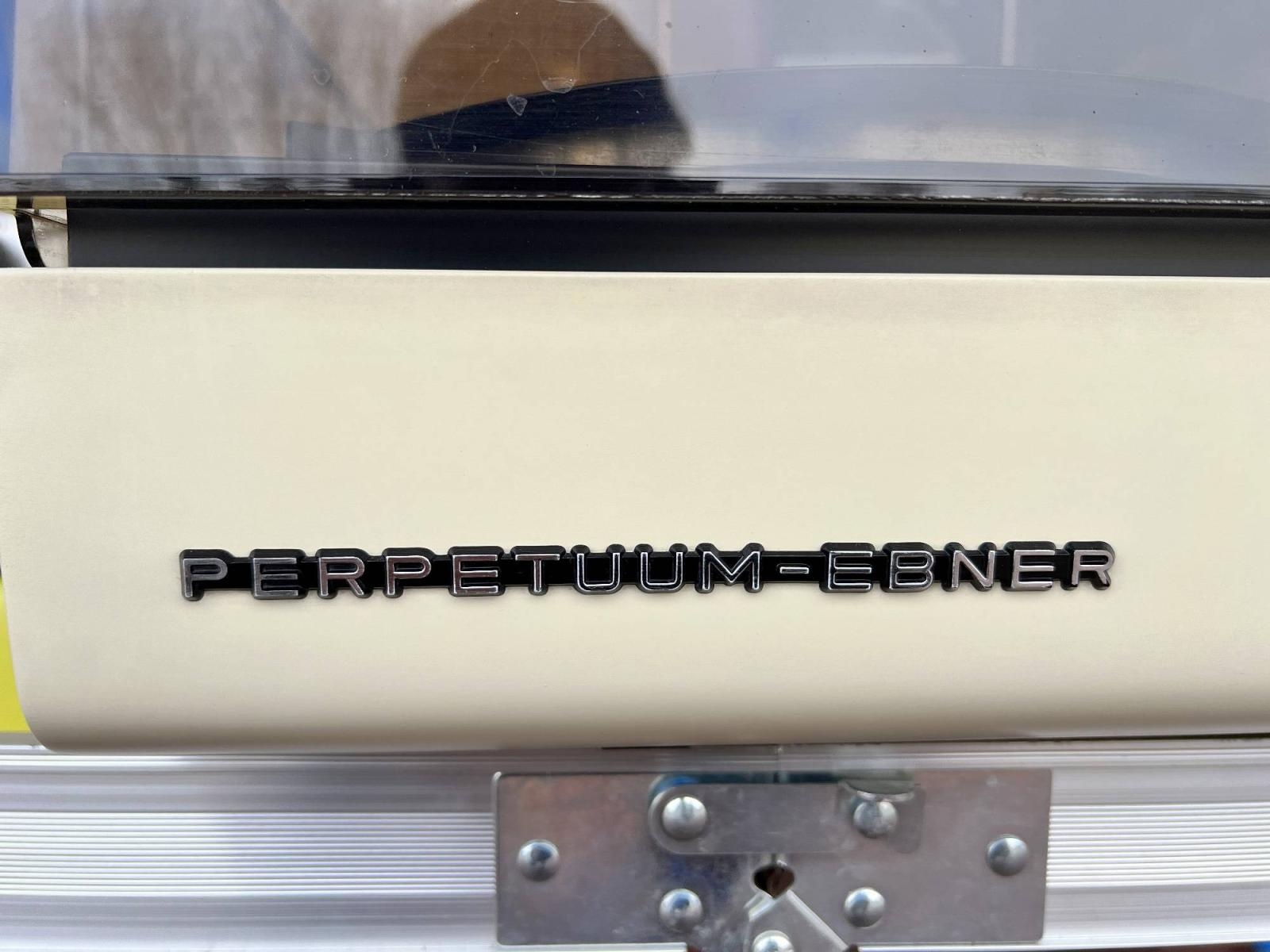 Zdjęcie w galerii na portalu naszraciborz.pl: Pietrowickiemu targowi staroci brakuje miejsca pod dachem wiadomości z regionu