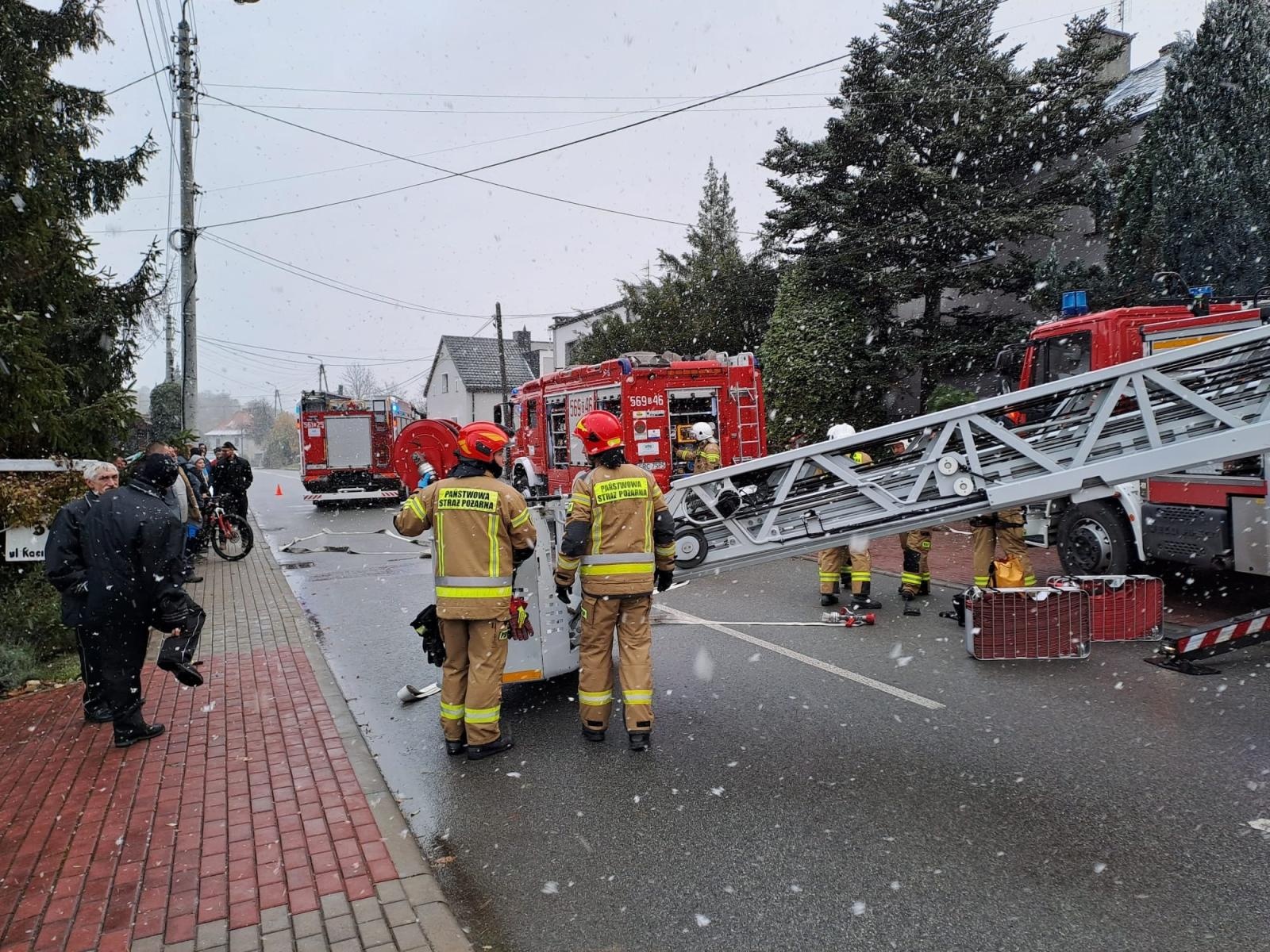 Zdjęcie w galerii na portalu naszraciborz.pl: 150 tys. zł strat w pożarze w Tworkowie [FOTO i WIDEO] wiadomości z regionu