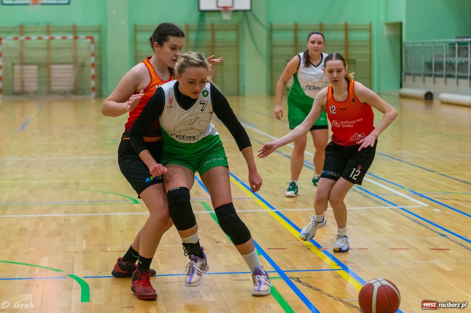 Zdjęcie w galerii na portalu naszraciborz.pl: Koszykarki RKK Politechnikę pokonały i w tabeli awansowały [FOTO i WIDEO] wiadomości z regionu