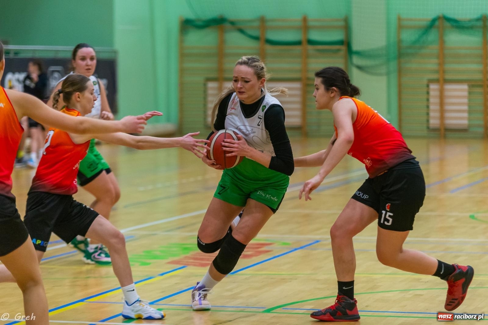 Zdjęcie w galerii na portalu naszraciborz.pl: Koszykarki RKK Politechnikę pokonały i w tabeli awansowały [FOTO i WIDEO] wiadomości z regionu
