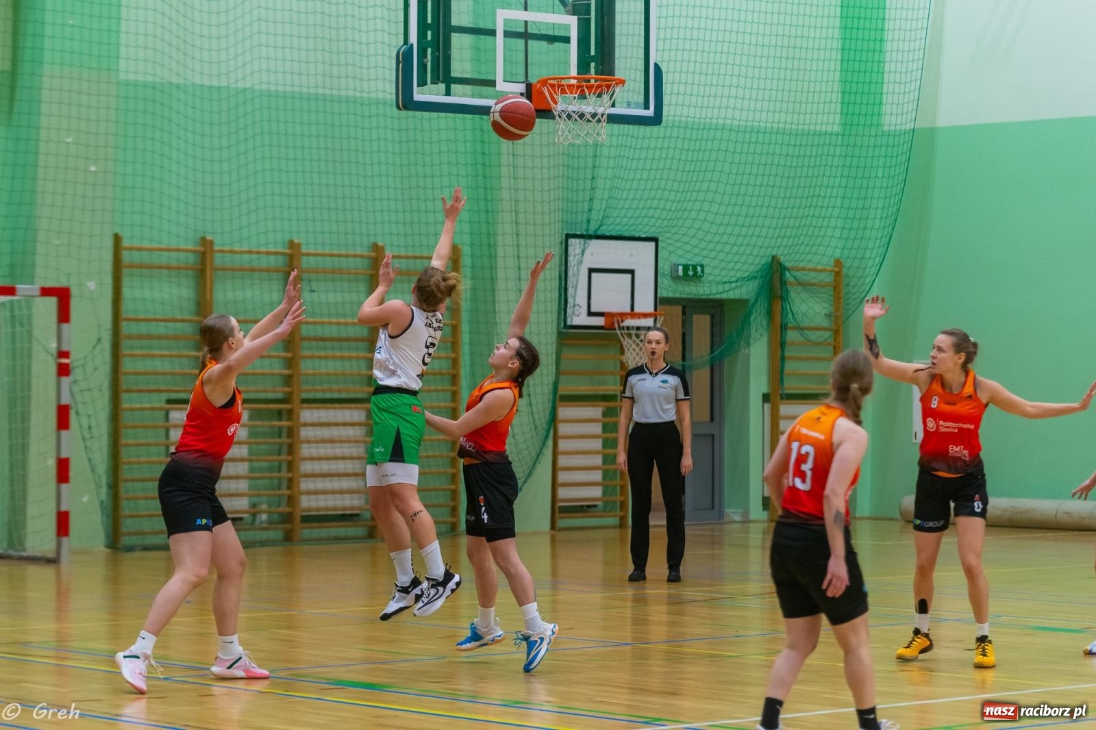Zdjęcie w galerii na portalu naszraciborz.pl: Koszykarki RKK Politechnikę pokonały i w tabeli awansowały [FOTO i WIDEO] wiadomości z regionu
